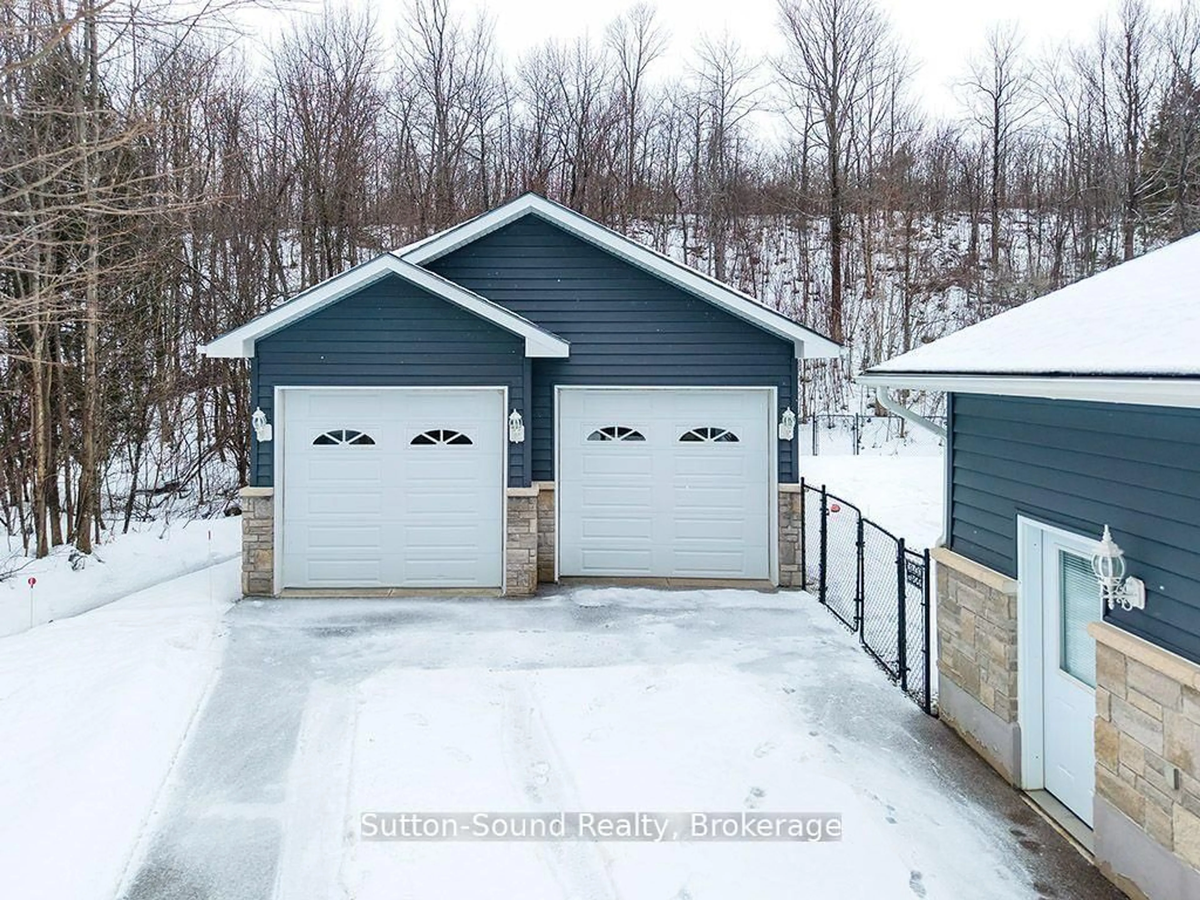 Indoor garage for 505396 Grey Road 1 Rd, Georgian Bluffs Ontario N0H 2T0