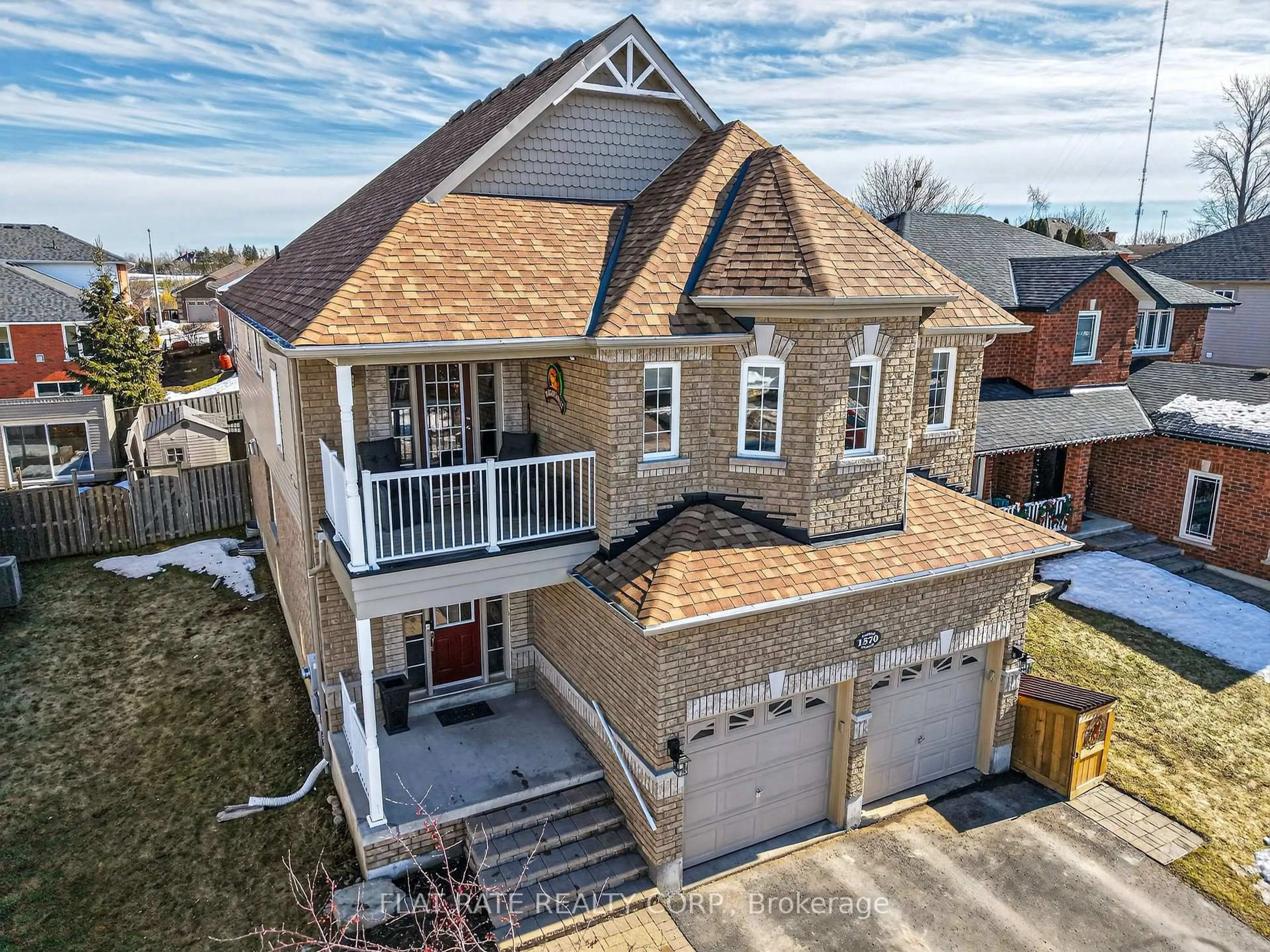A pic from outside/outdoor area/front of a property/back of a property/a pic from drone, building for 1570 Scollard Cres, Peterborough Ontario K9H 0A8