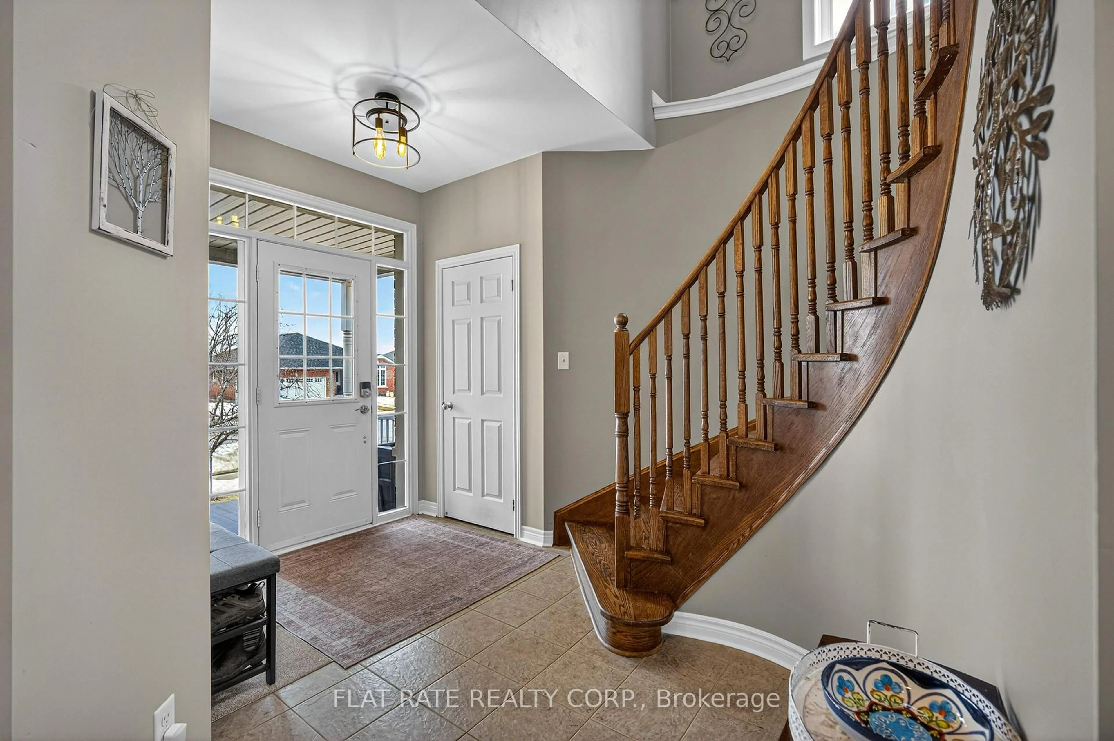 Indoor entryway for 1570 Scollard Cres, Peterborough Ontario K9H 0A8