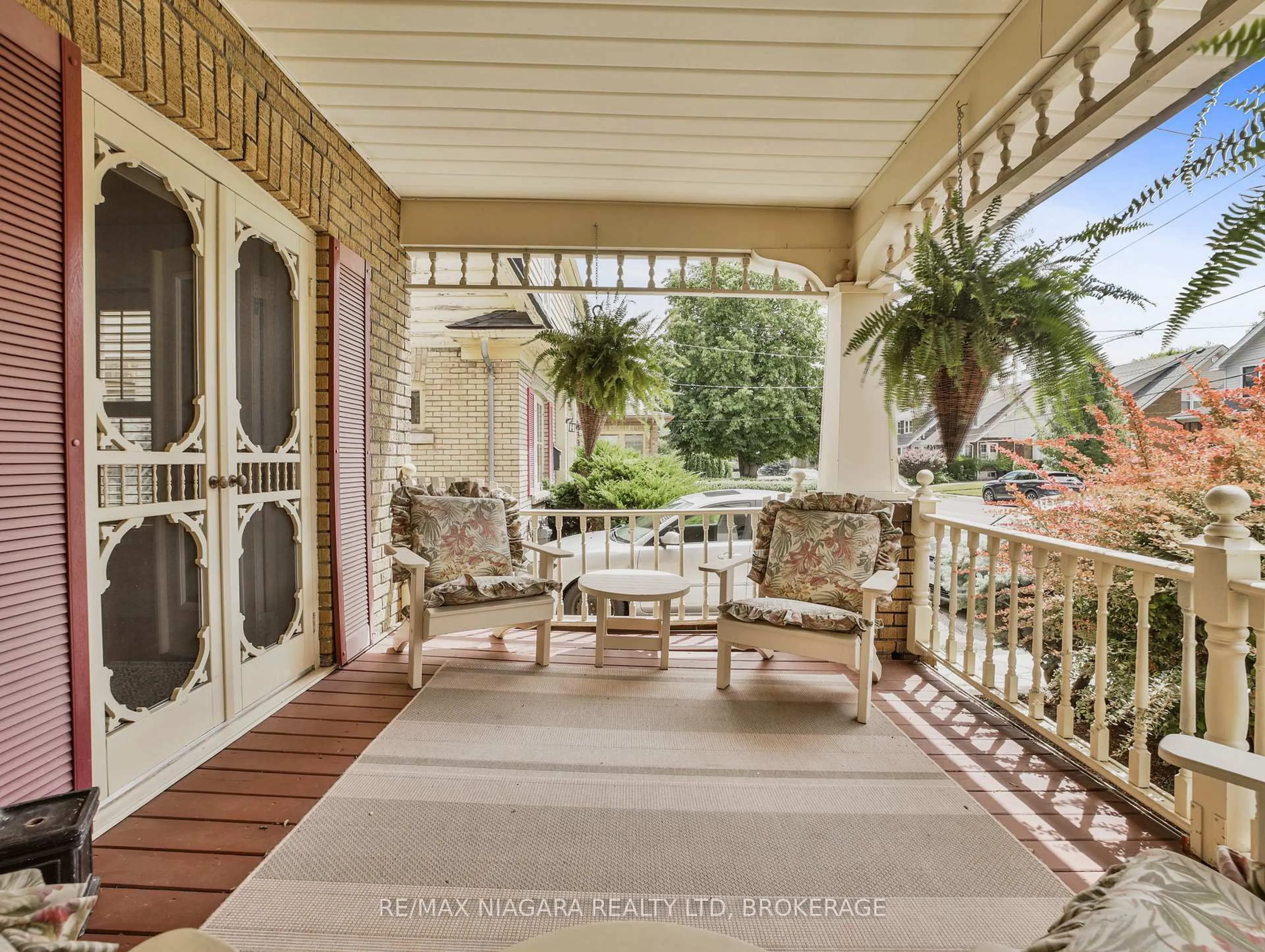 Patio, street for 5079 Armoury St, Niagara Falls Ontario L2E 1T3