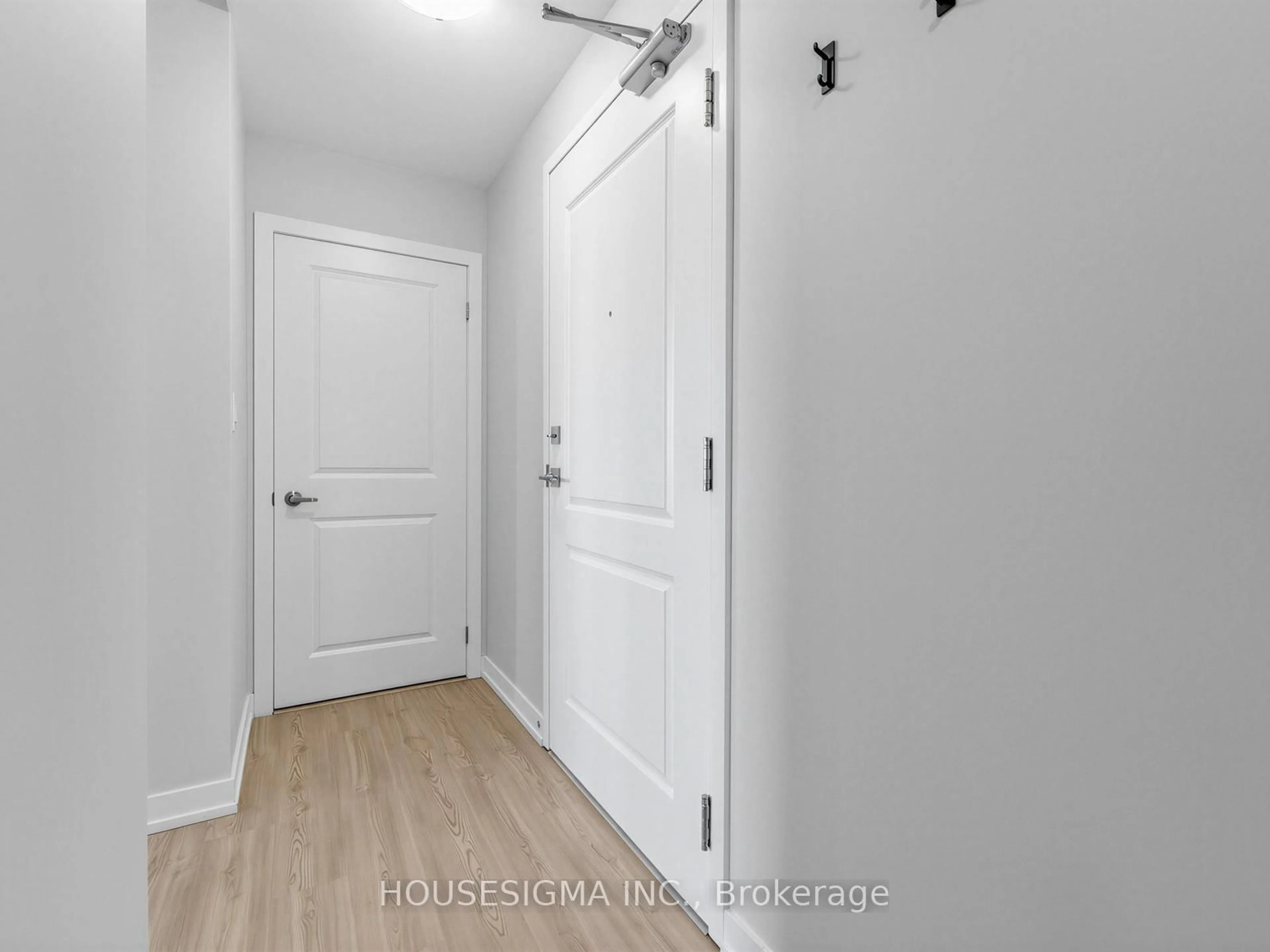 Indoor entryway for 450 Dundas St #230, Hamilton Ontario L8B 1Z2