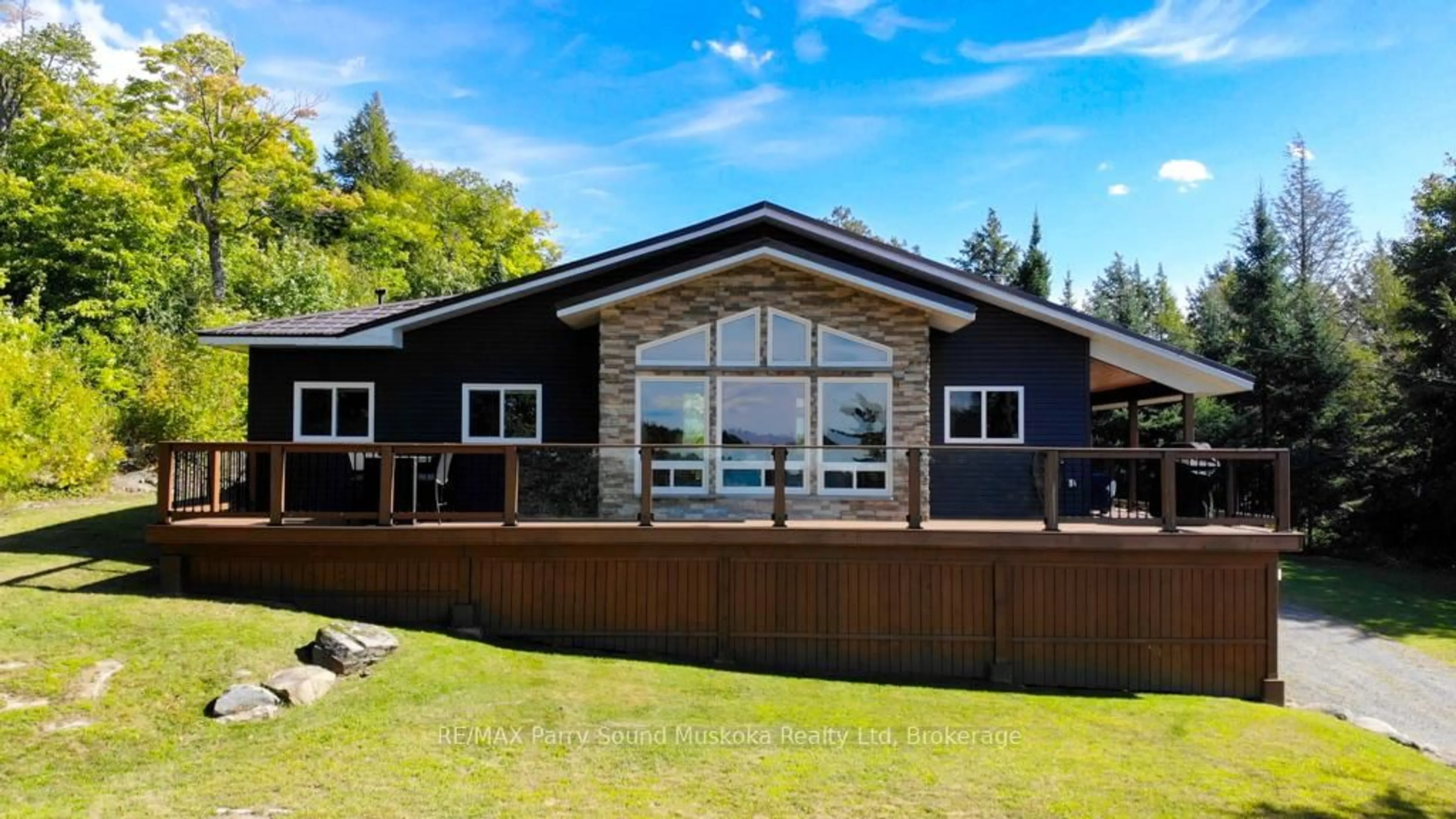 Home with vinyl exterior material, water/lake/river/ocean view for 127 BURNETTS Rd, McKellar Ontario P2A 0B5