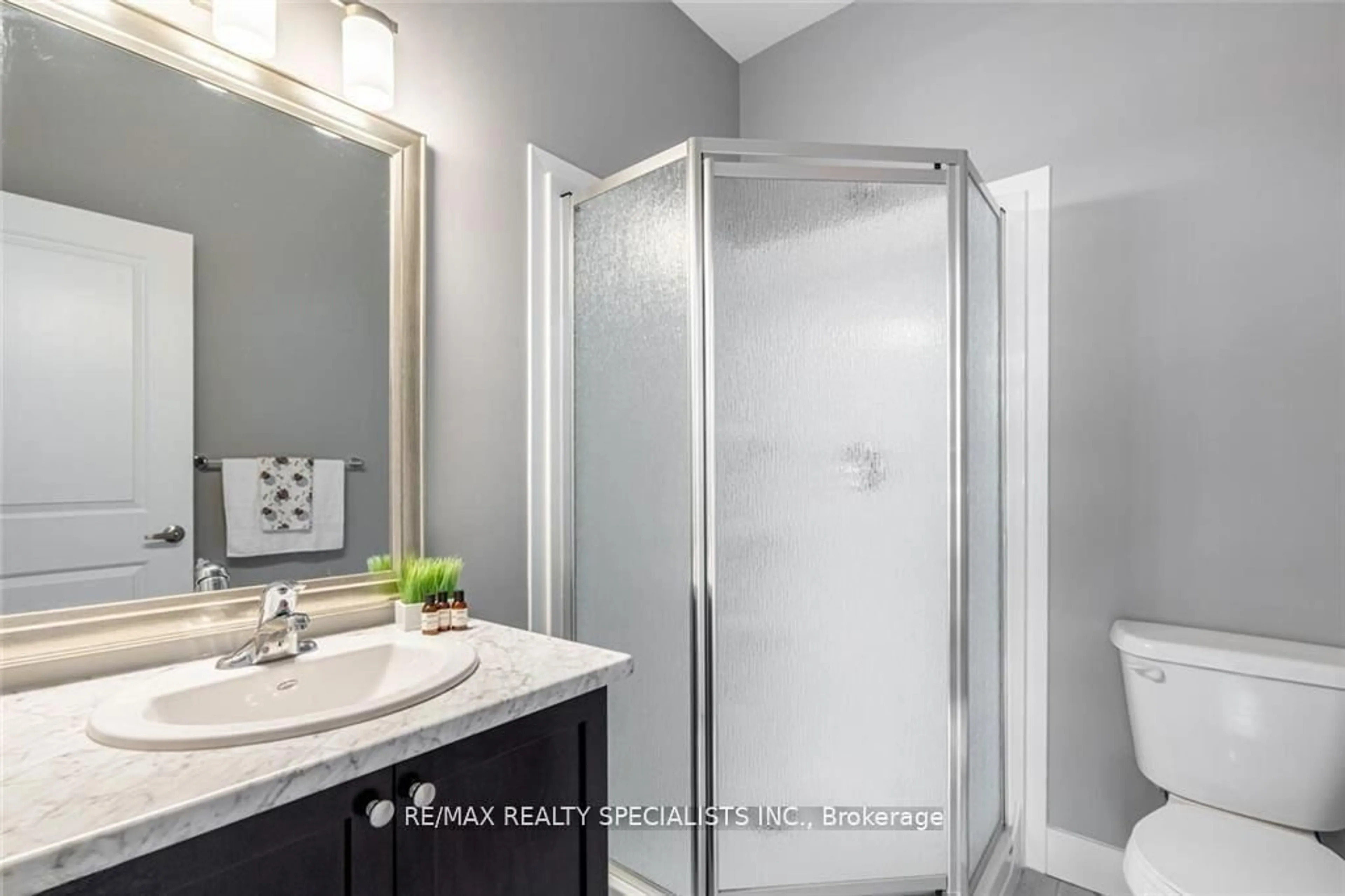 Contemporary bathroom, ceramic/tile floor for 1960 Dalmagarry Rd #178, London North Ontario M5V 3V6