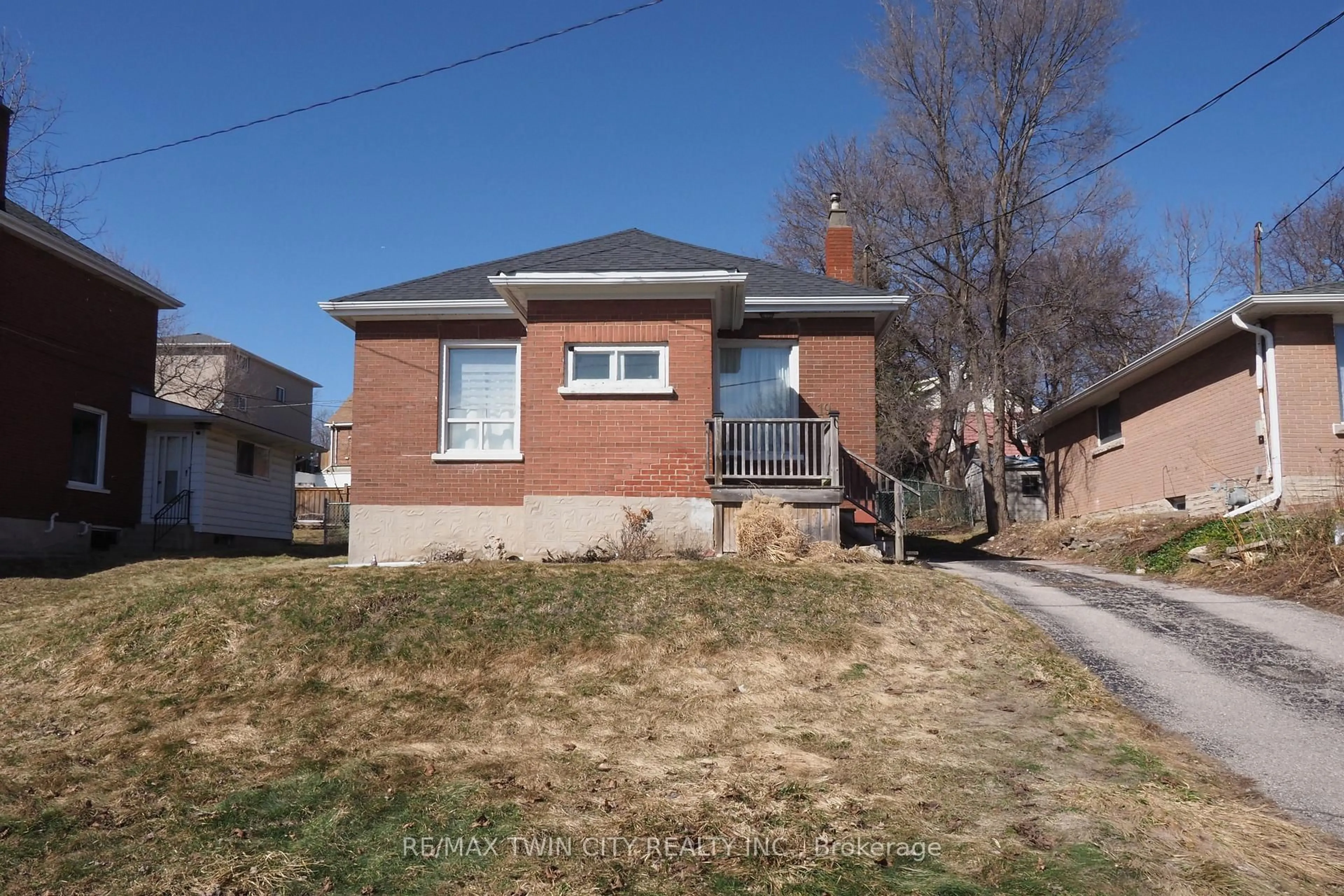 Home with brick exterior material, street for 19 Paisley Hts, Cambridge Ontario N1R 1B4