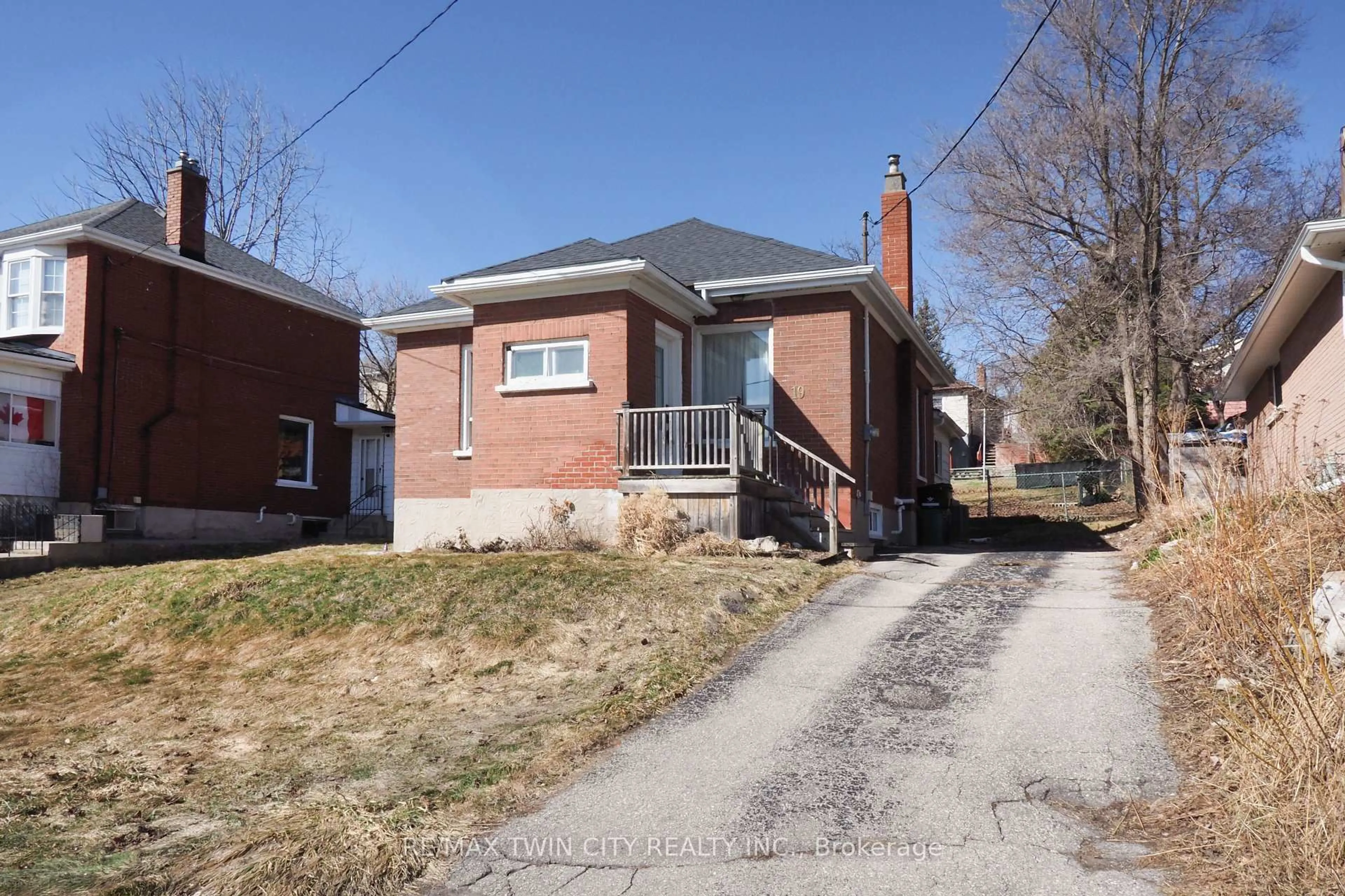 Home with brick exterior material, street for 19 Paisley Hts, Cambridge Ontario N1R 1B4