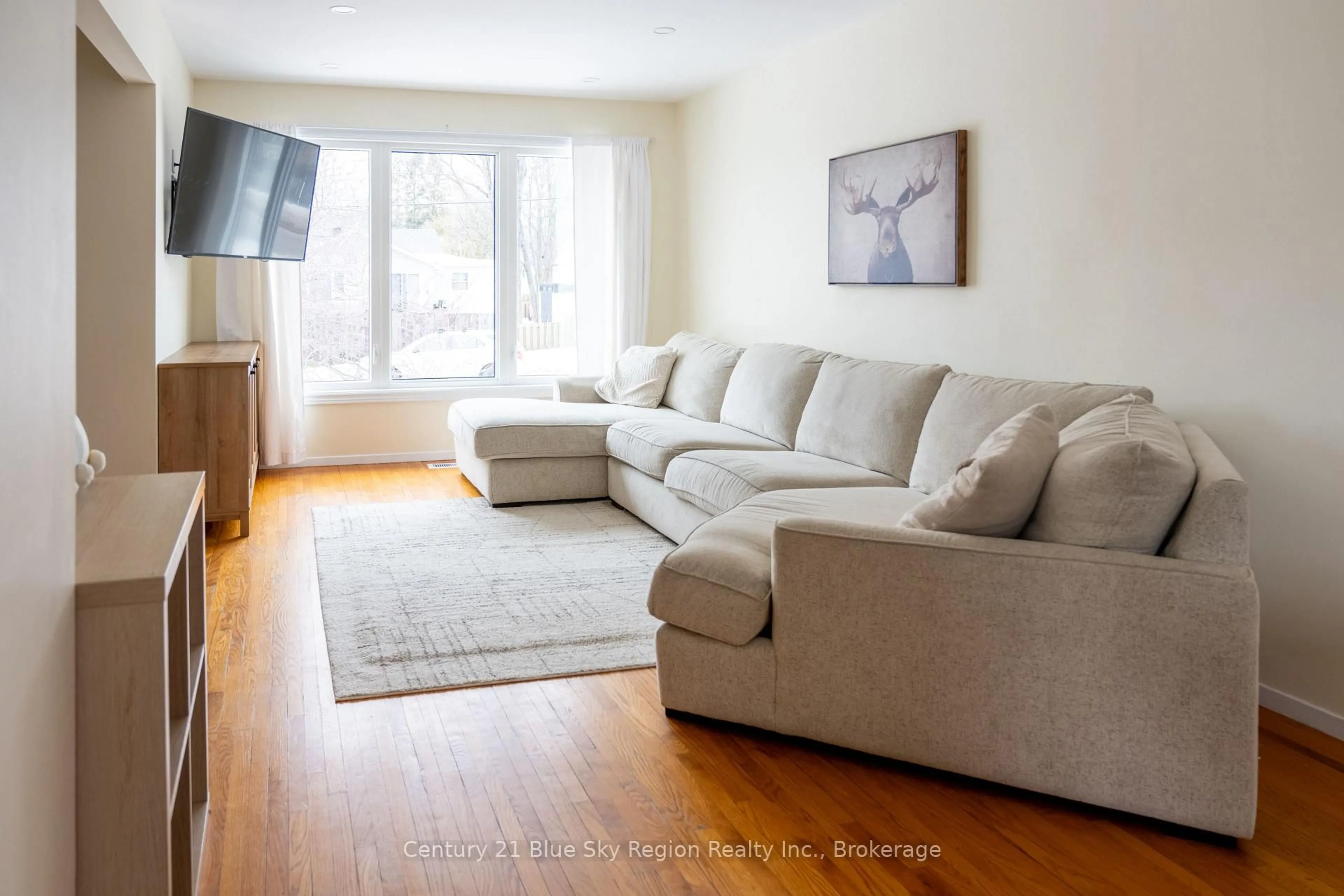 Living room with furniture, wood/laminate floor for 509 Dane Ave, North Bay Ontario P1B 7G5