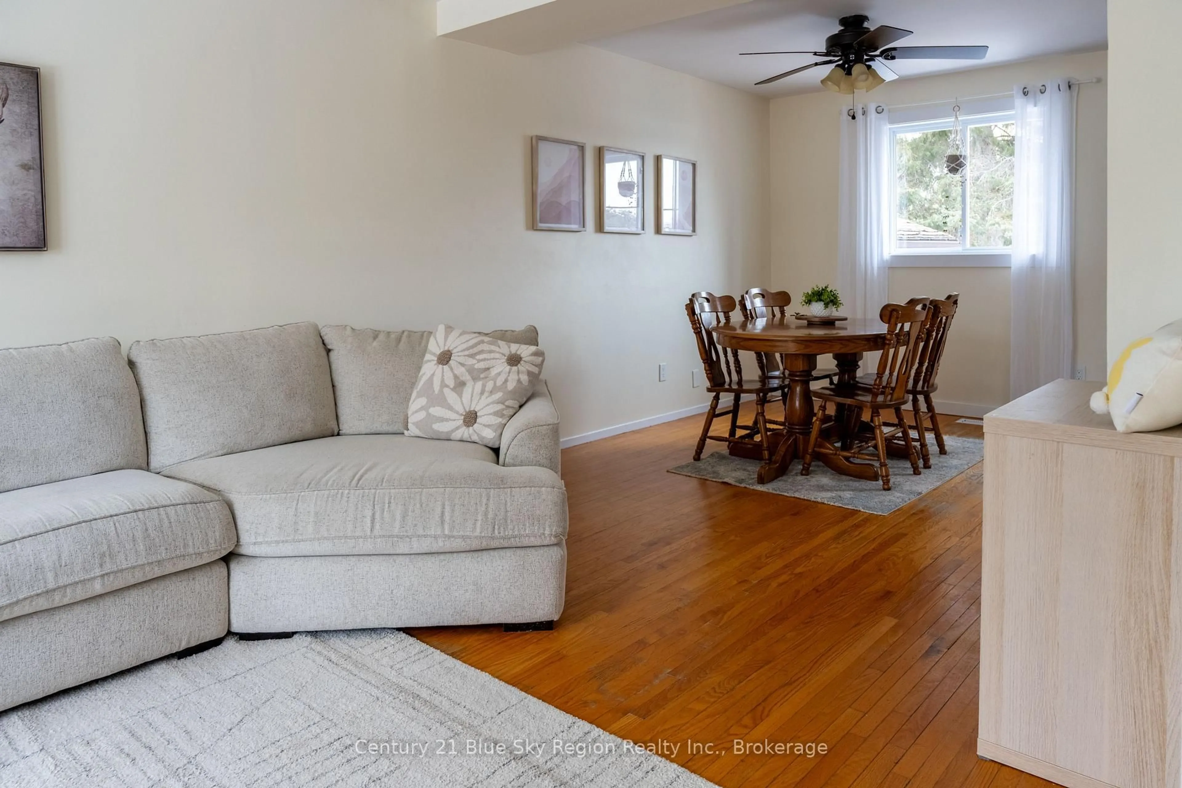 Living room with furniture, unknown for 509 Dane Ave, North Bay Ontario P1B 7G5