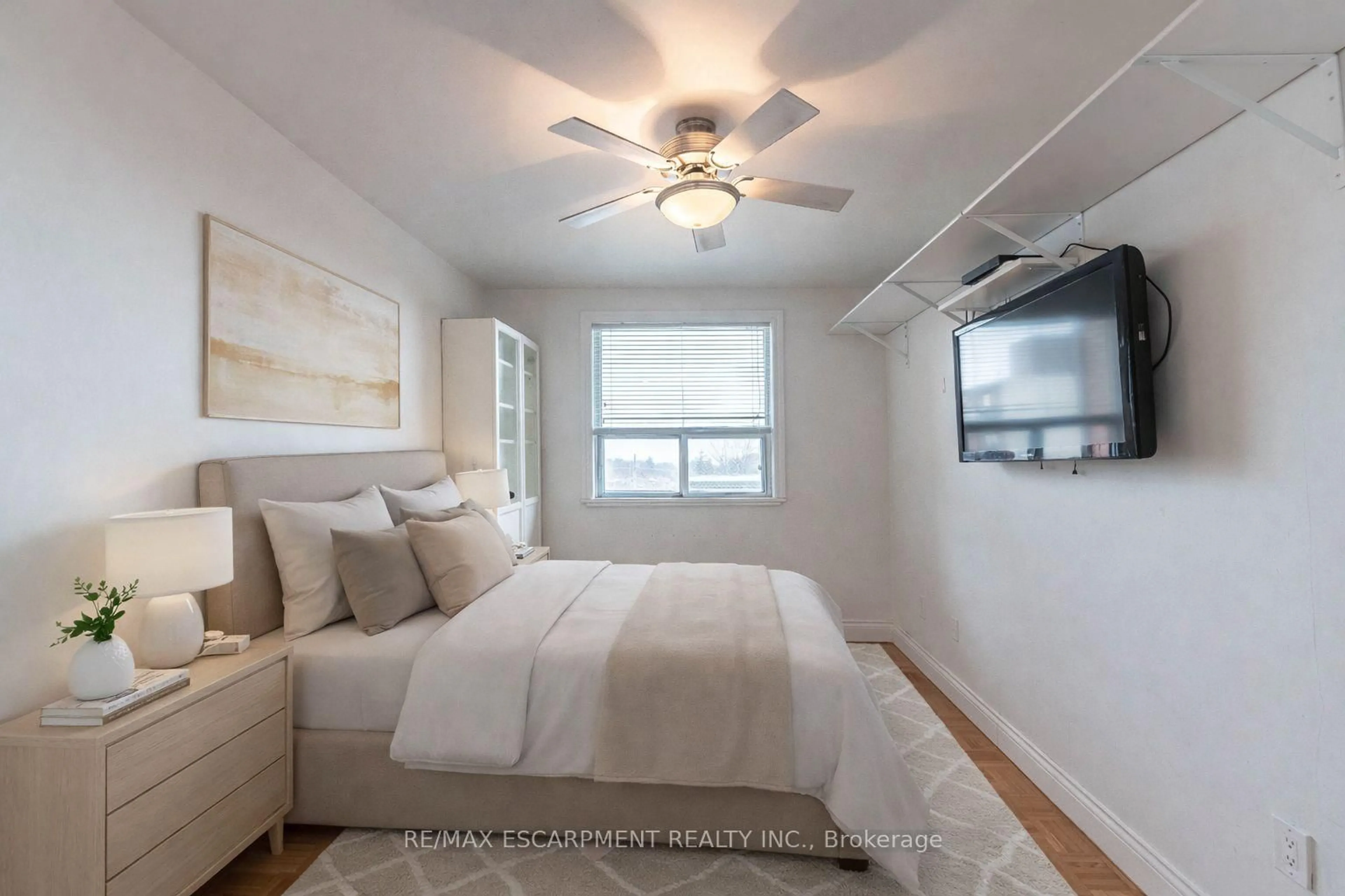 Bedroom with bed, unknown for 30 Summit Ave #607, Hamilton Ontario L8V 2R8