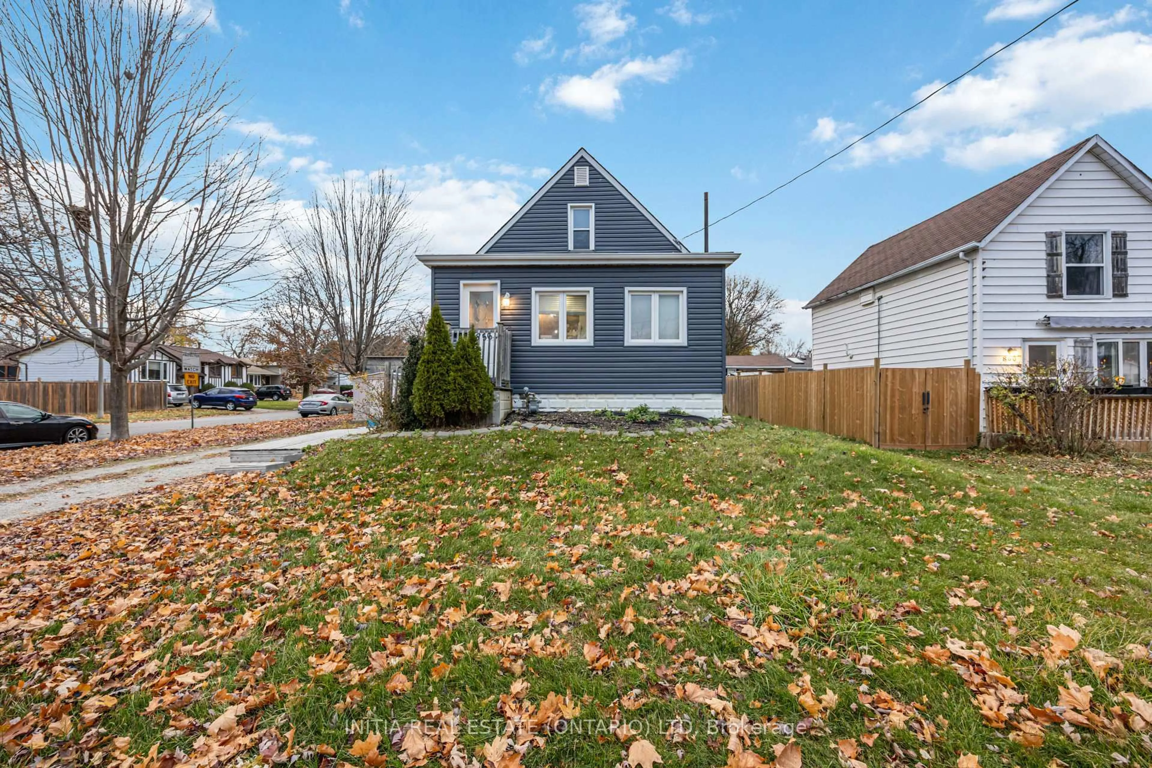 Home with vinyl exterior material, street for 856 Devine St, Sarnia Ontario N7T 1X5