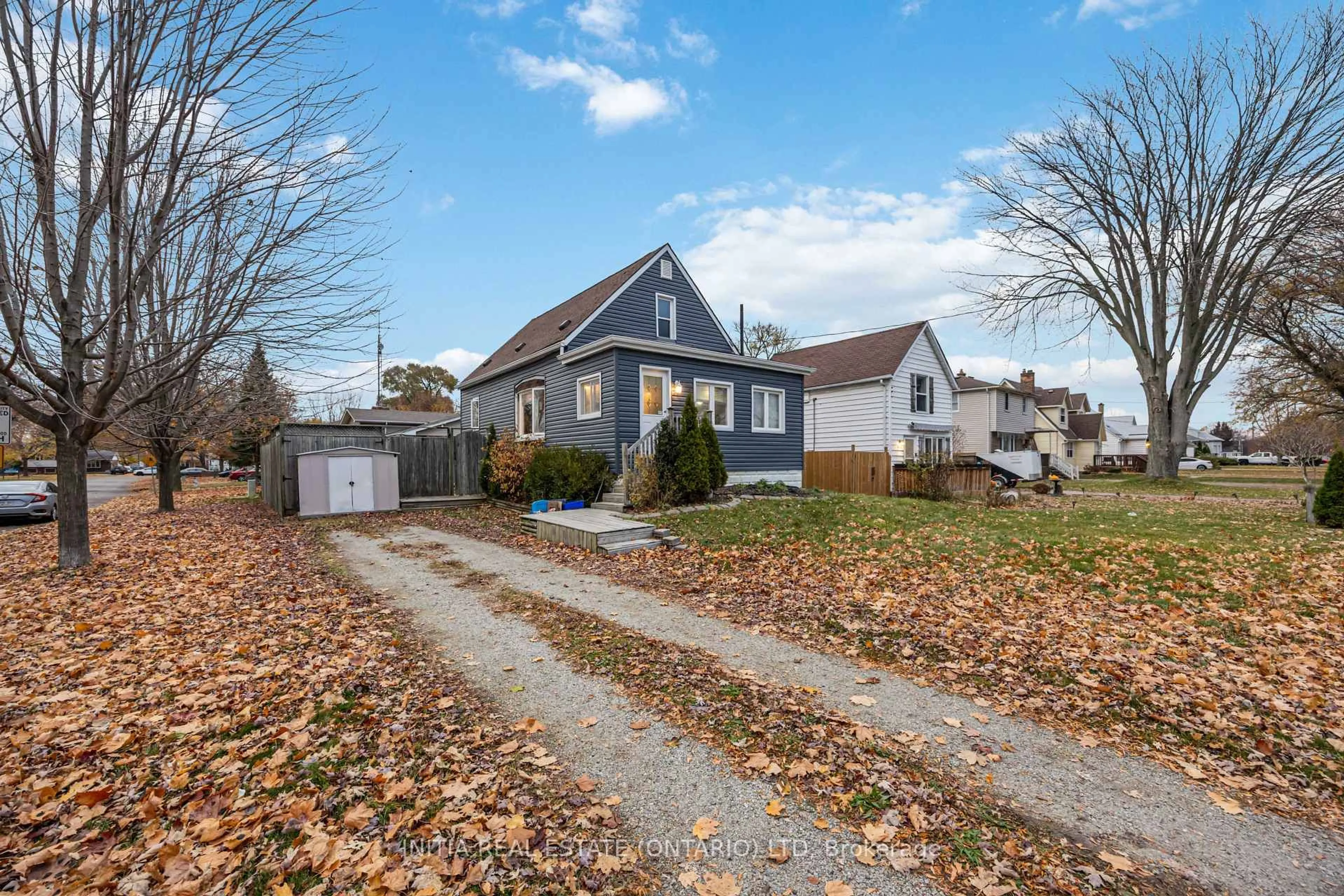 Unknown for 856 Devine St, Sarnia Ontario N7T 1X5