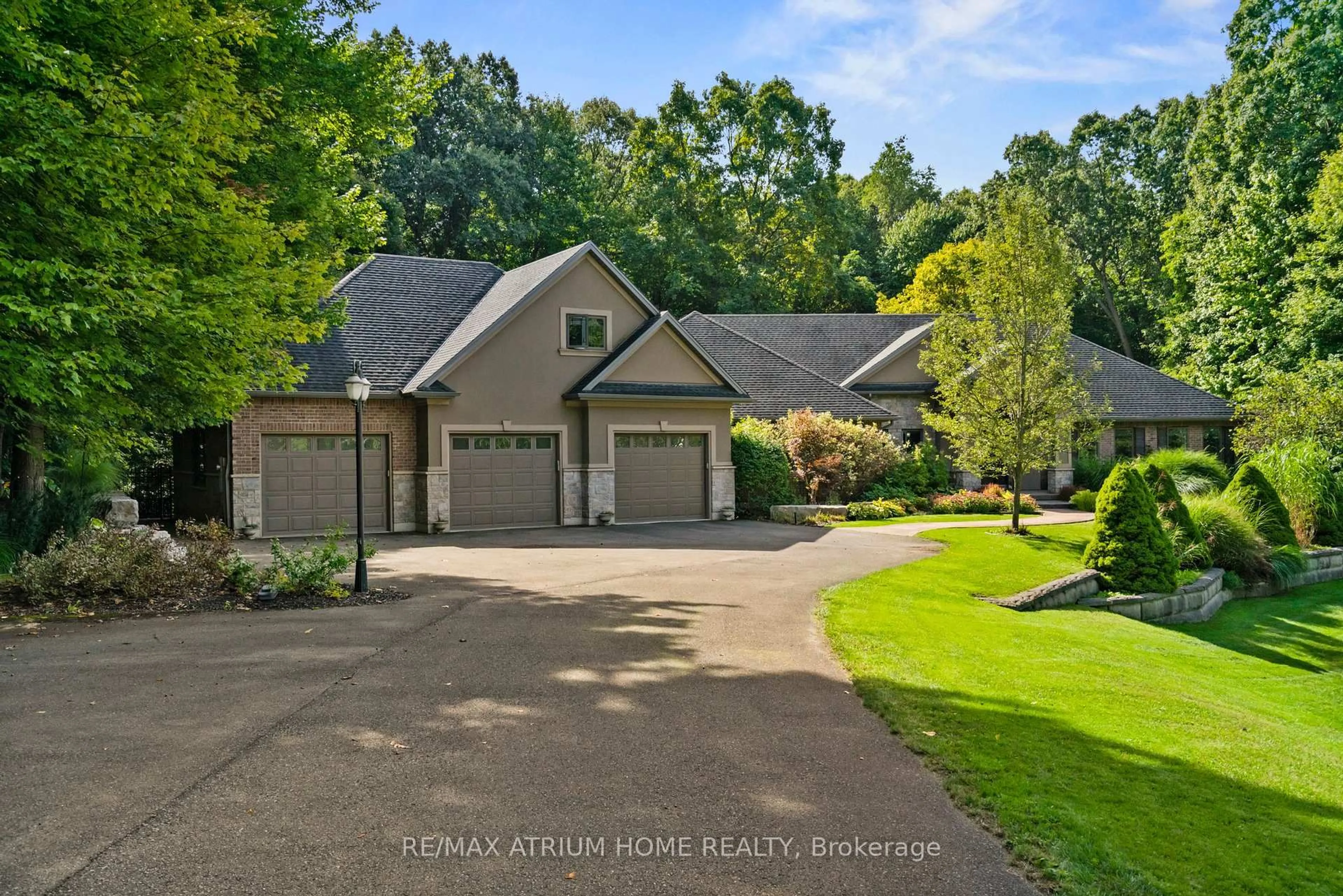 A pic from outside/outdoor area/front of a property/back of a property/a pic from drone, water/lake/river/ocean view for 200 Pancake Lane, Pelham Ontario L0S 1M0