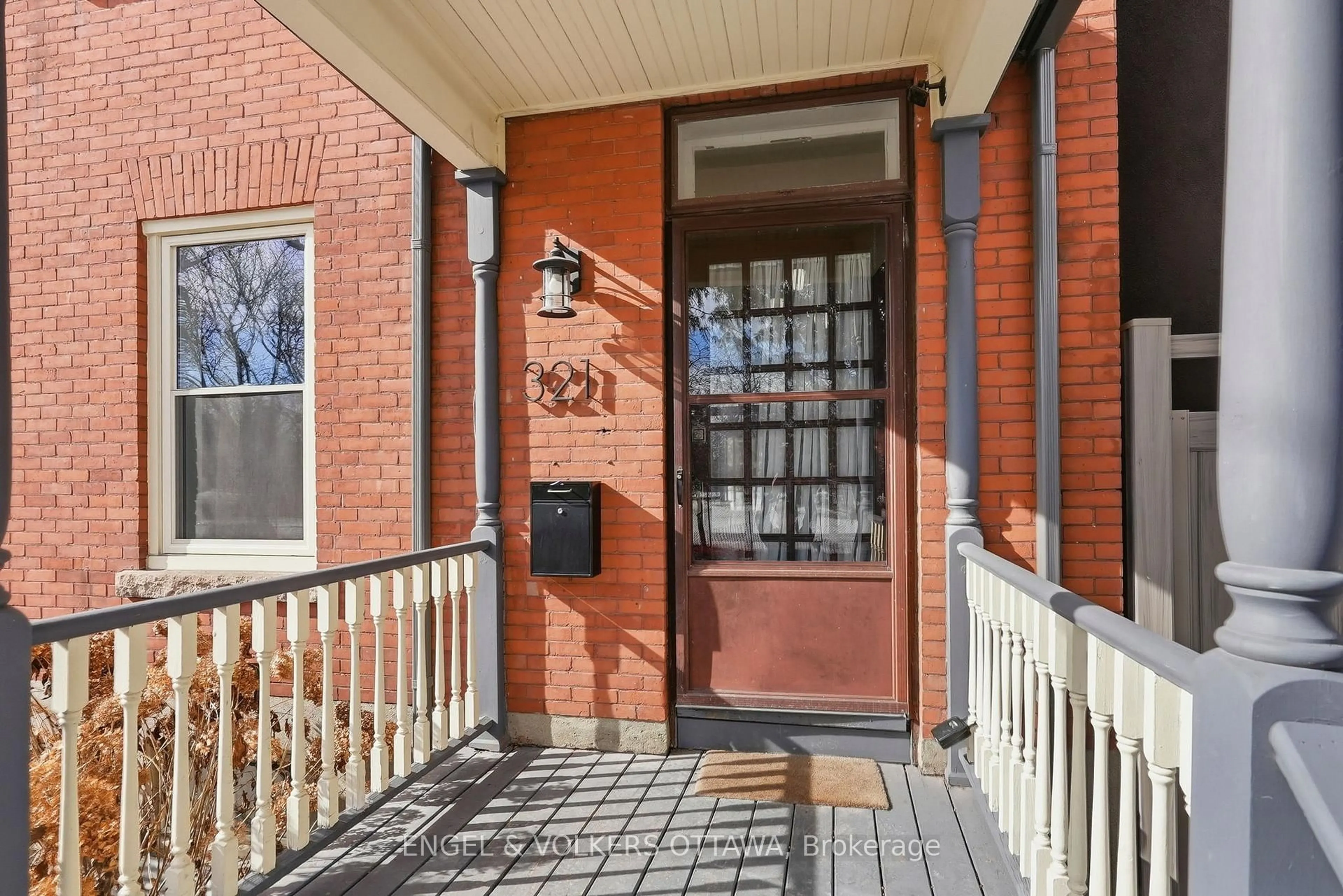 Home with brick exterior material, street for 321 James St, Ottawa Ontario K1R 5M8