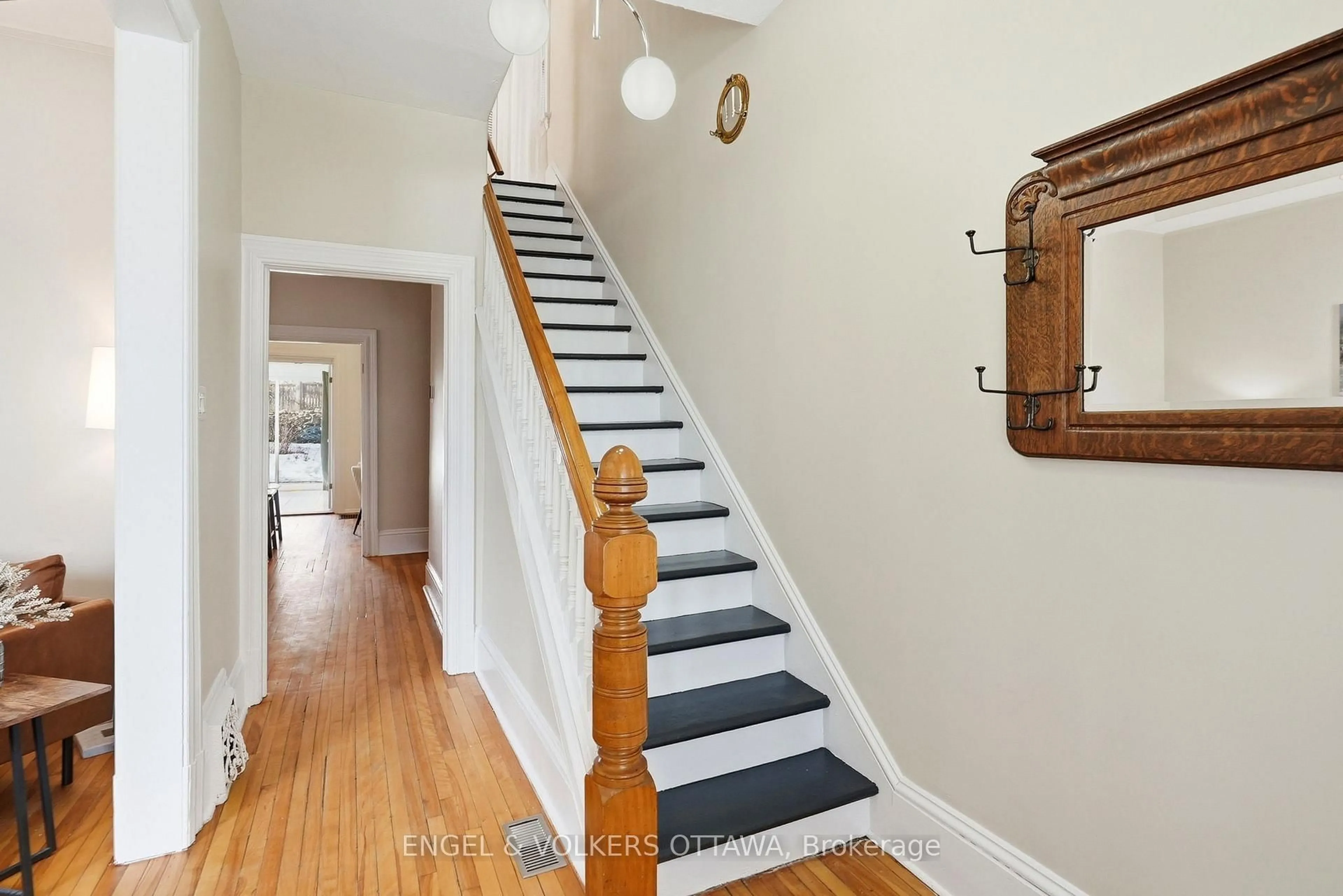 Stairs for 321 James St, Ottawa Ontario K1R 5M8