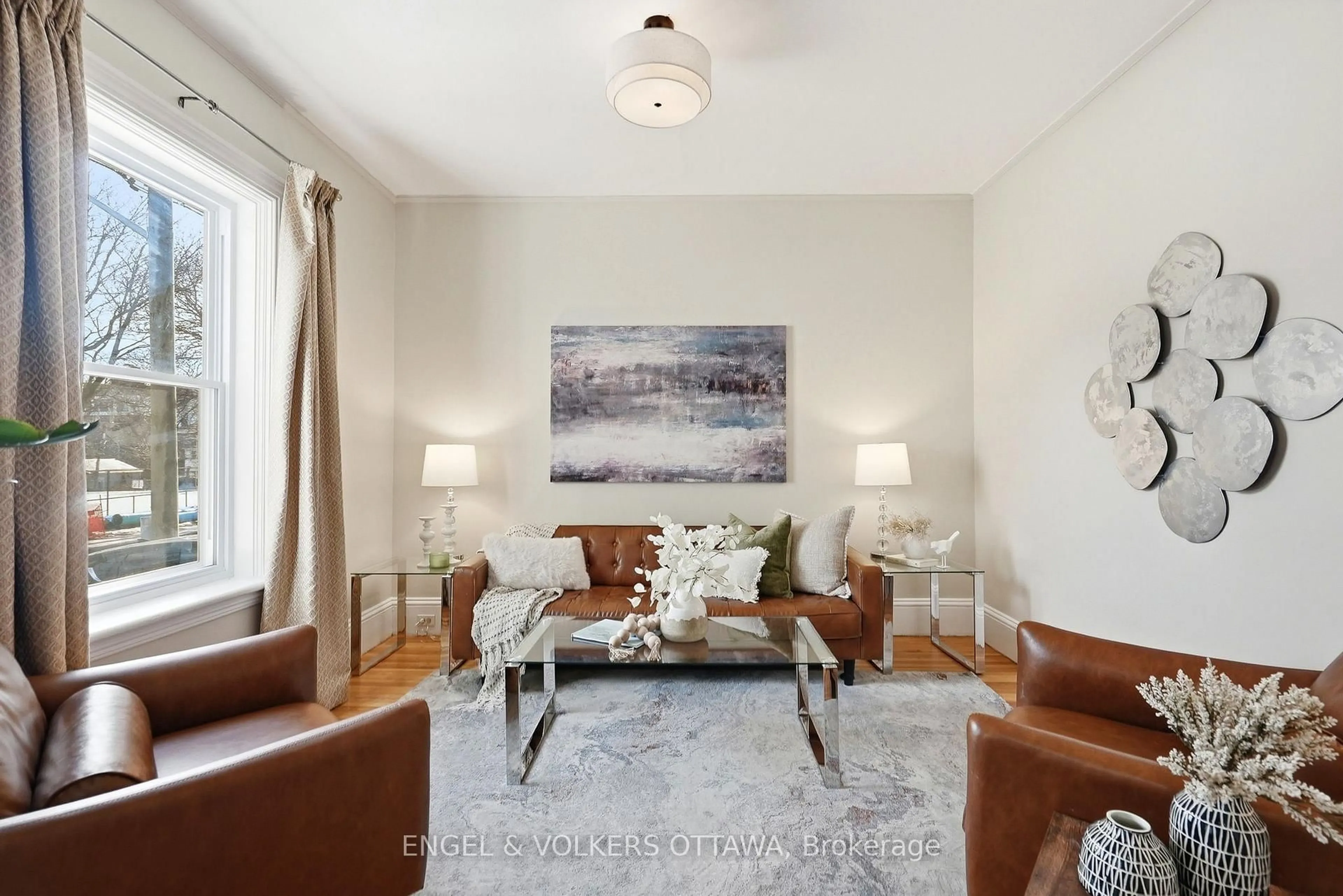 Living room with furniture, unknown for 321 James St, Ottawa Ontario K1R 5M8