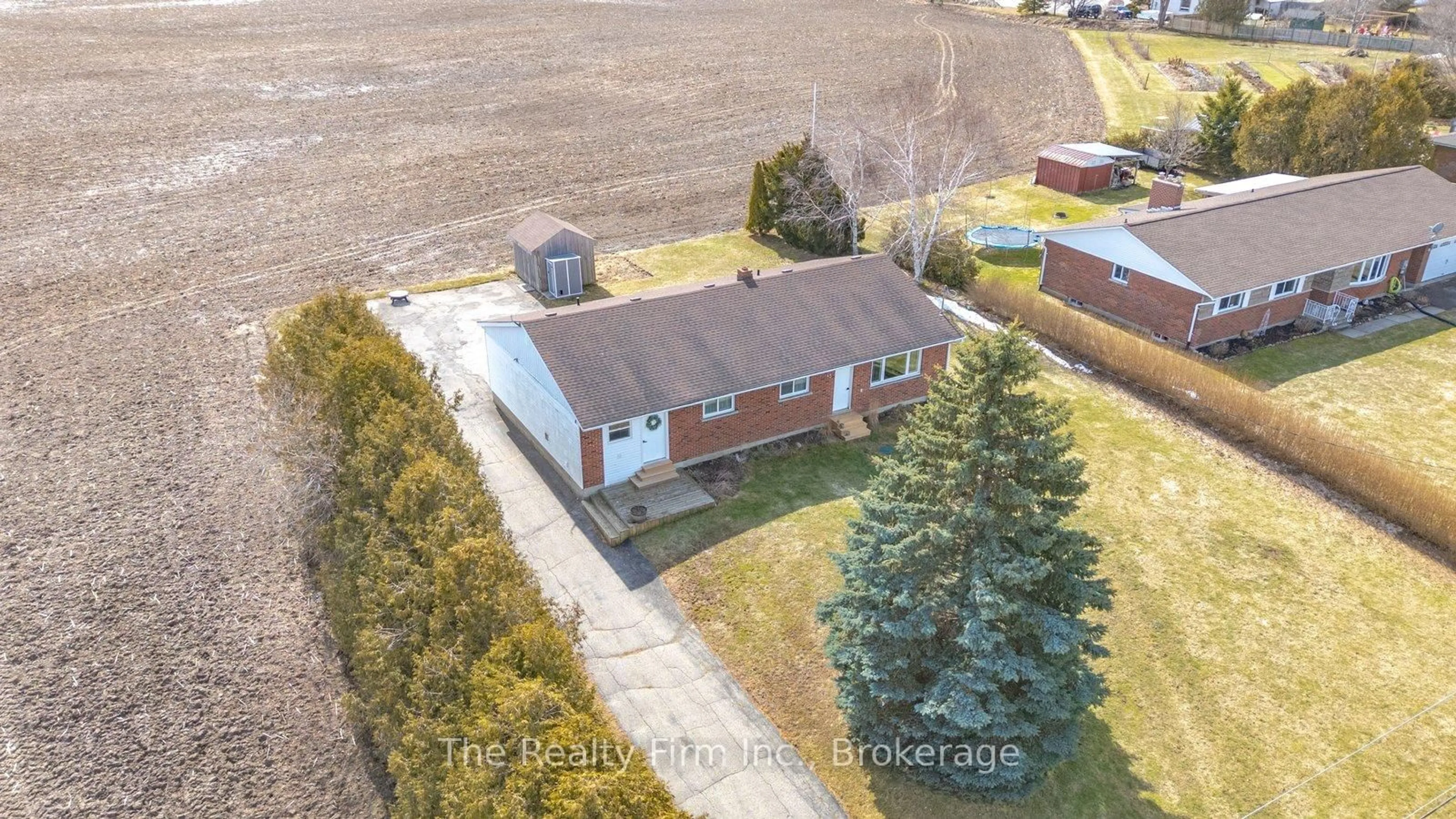 A pic from outside/outdoor area/front of a property/back of a property/a pic from drone, building for 383958 Salford Rd, South-West Oxford Ontario N0J 1W0