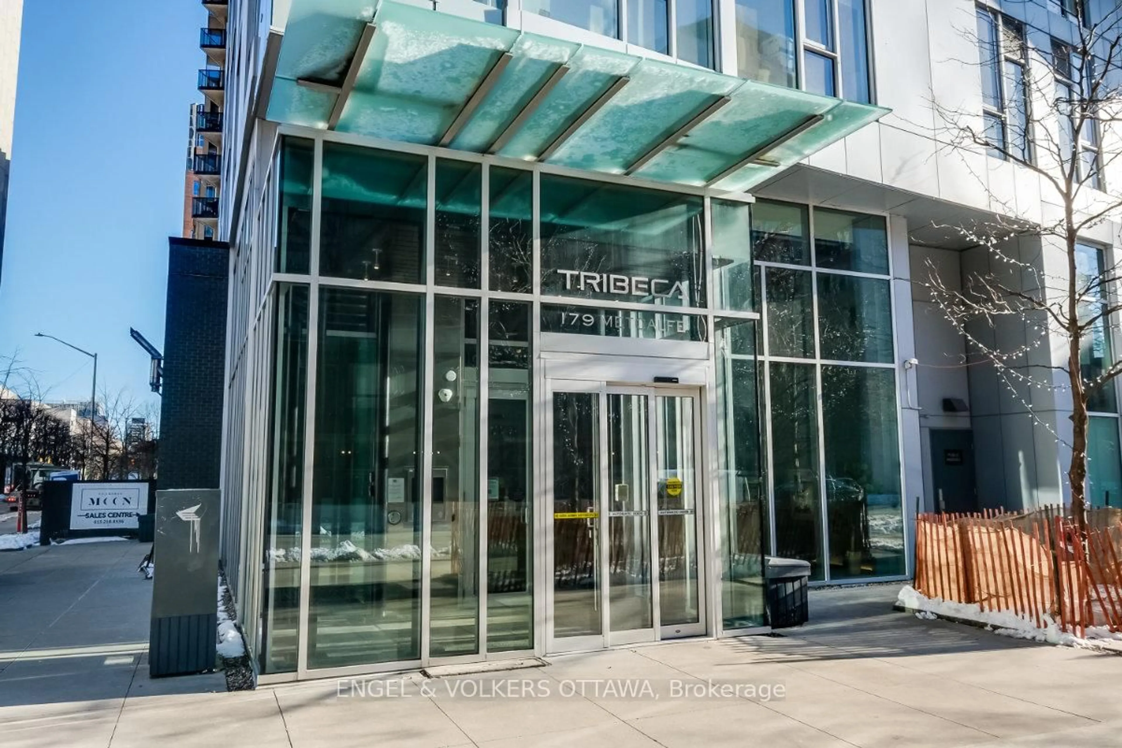 Indoor foyer for 179 Metcalfe St #2401, Ottawa Ontario K2P 1P7