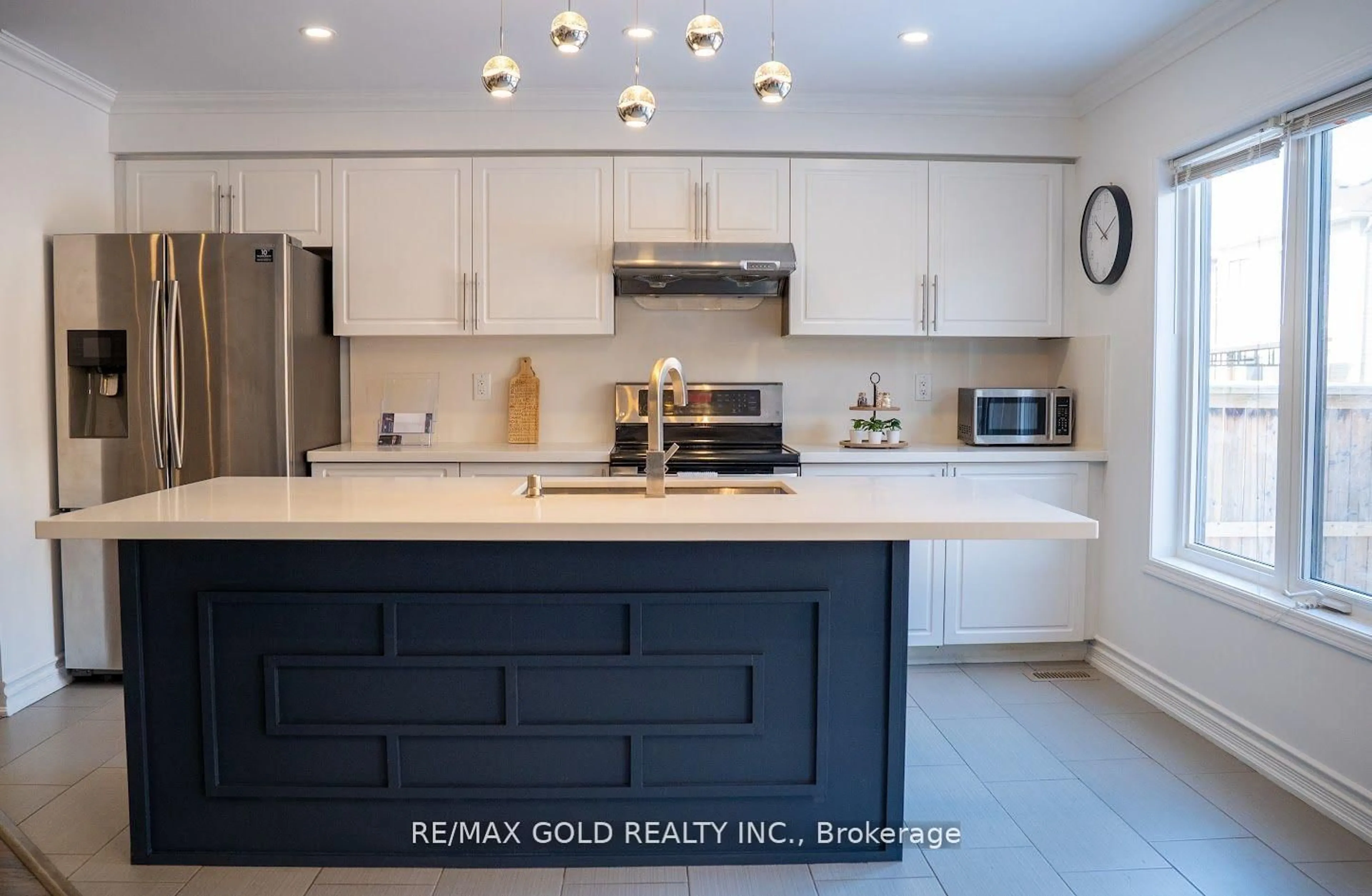 Contemporary kitchen, ceramic/tile floor for 7702 Buckeye Cres, Niagara Falls Ontario L2H 0P2