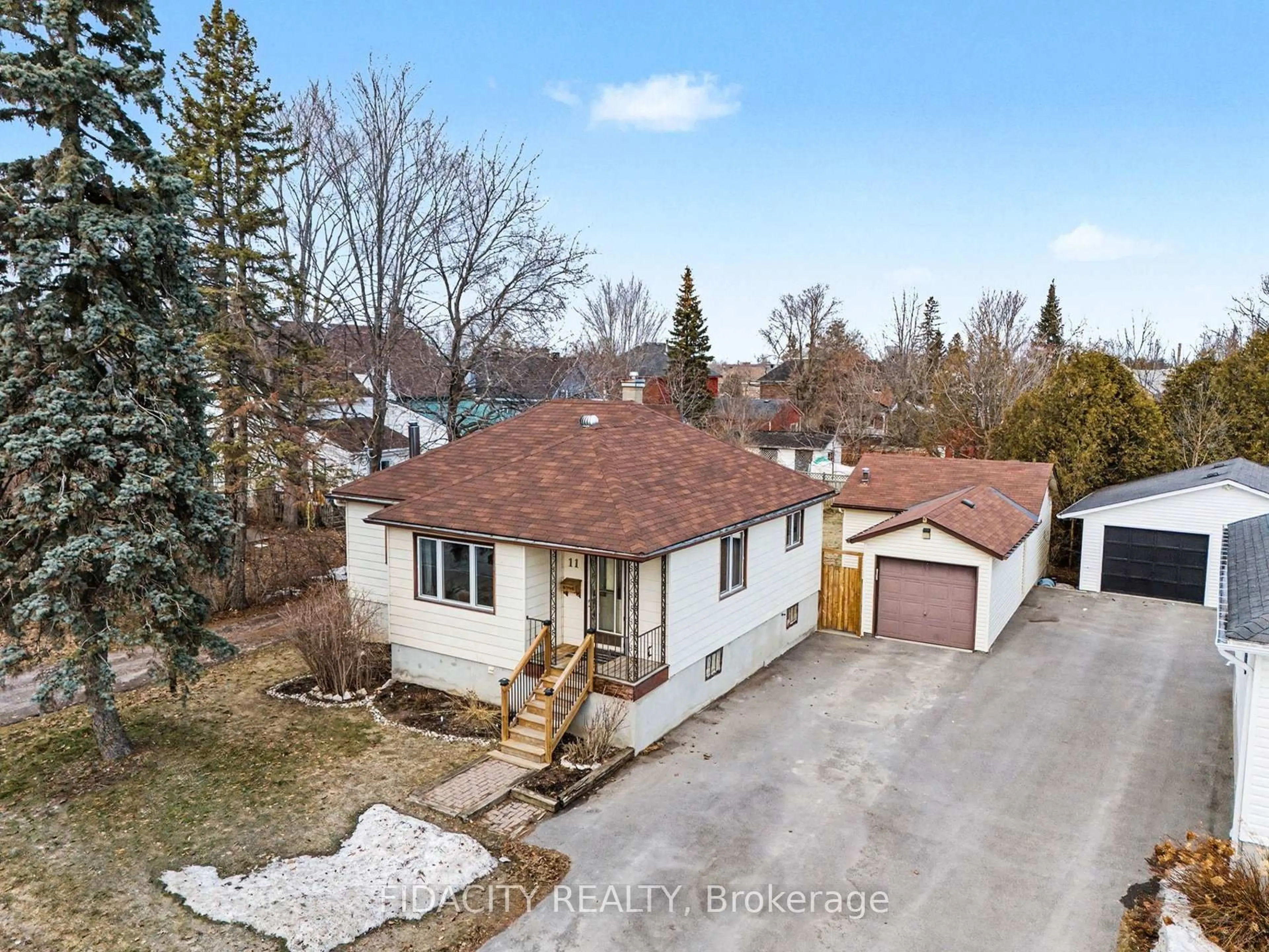 A pic from outside/outdoor area/front of a property/back of a property/a pic from drone, street for 11 Caldwell St, Carleton Place Ontario K7C 3A7