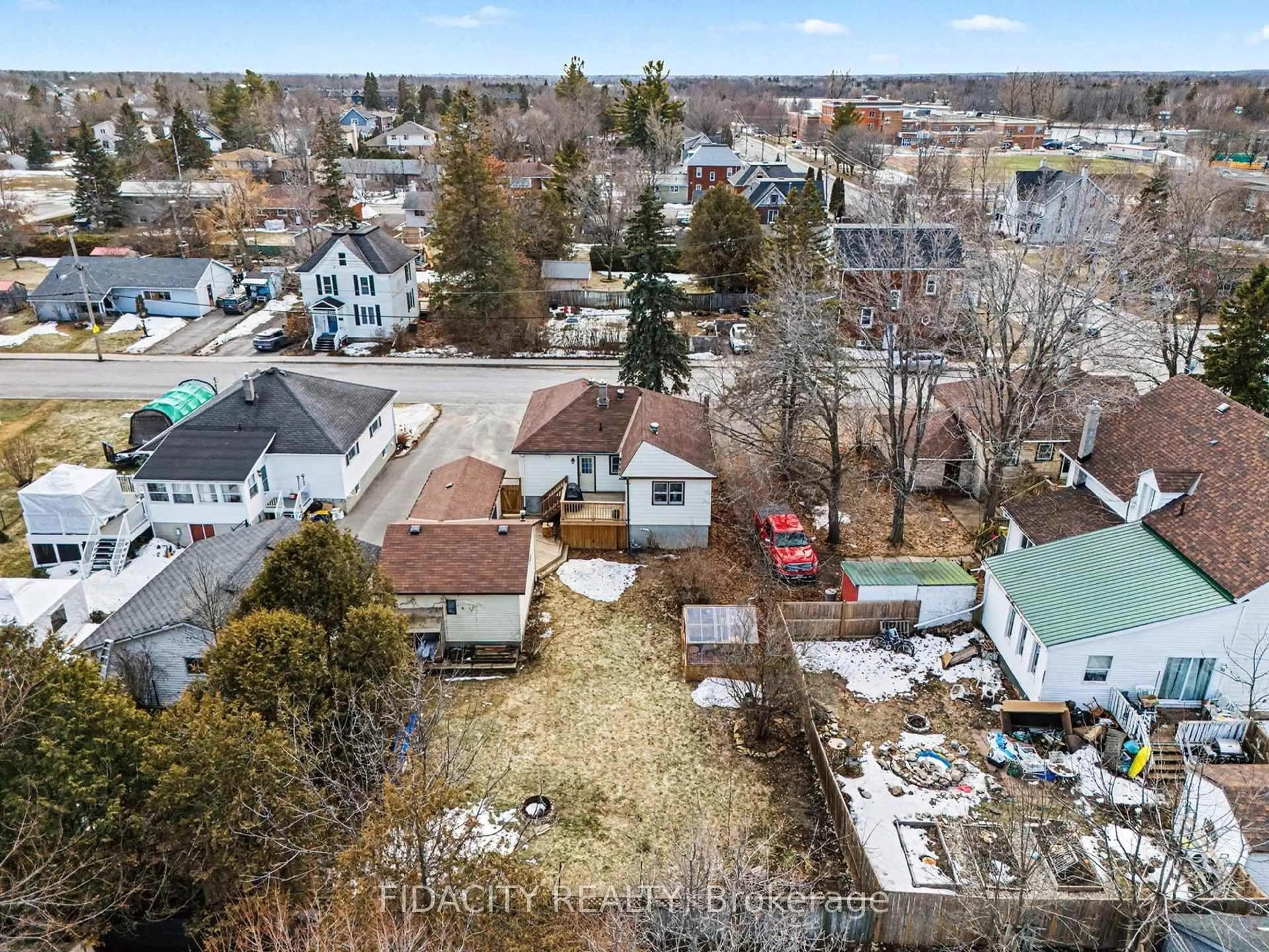 A pic from outside/outdoor area/front of a property/back of a property/a pic from drone, street for 11 Caldwell St, Carleton Place Ontario K7C 3A7