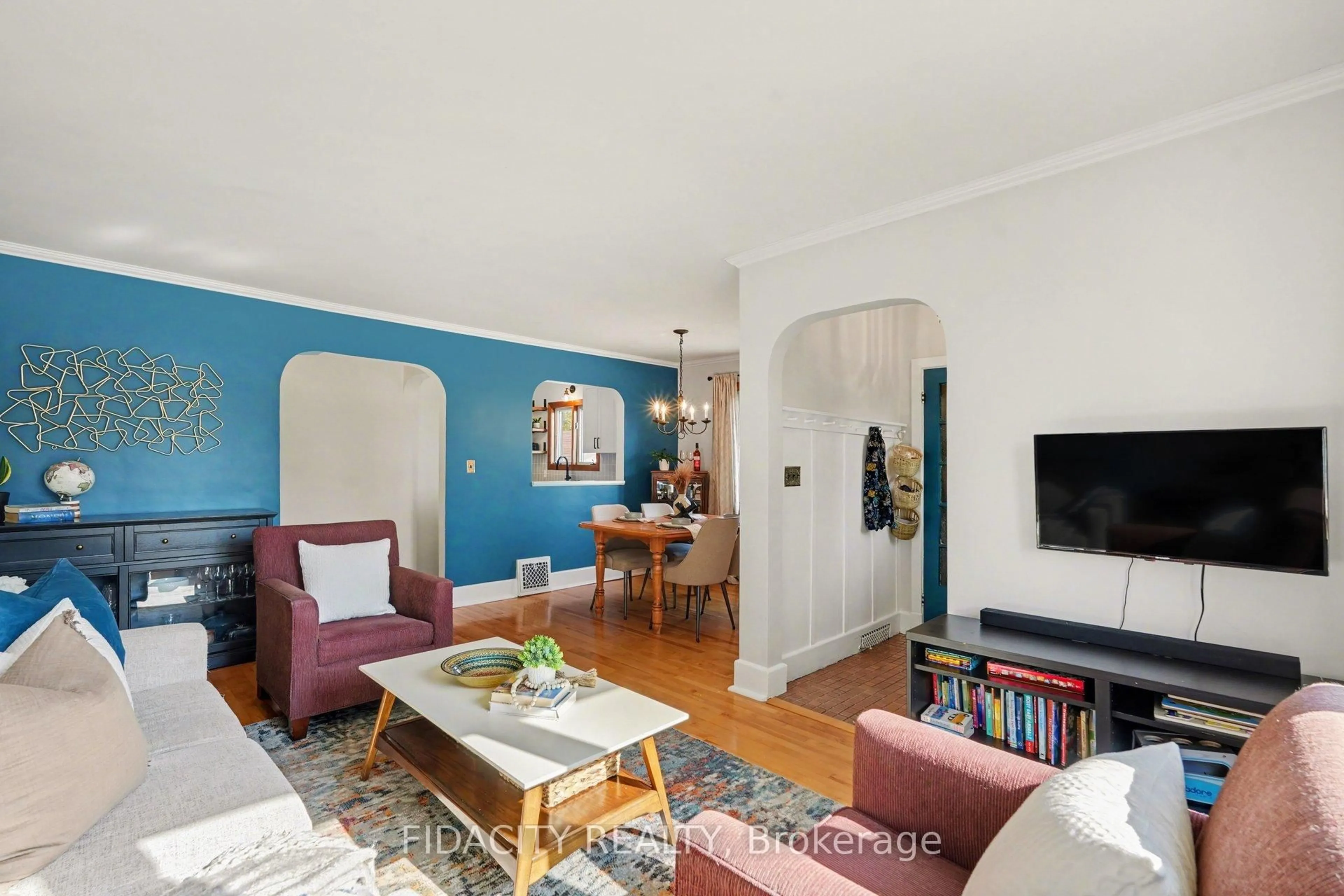 Living room with furniture, unknown for 11 Caldwell St, Carleton Place Ontario K7C 3A7