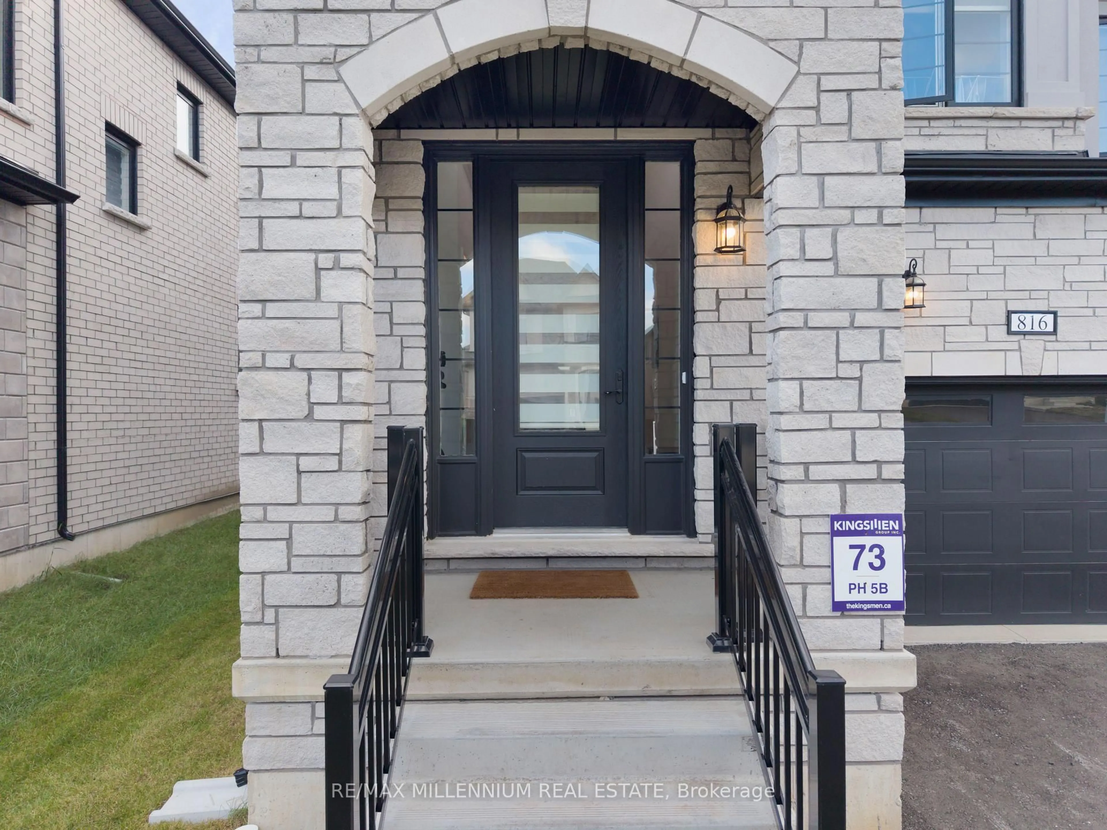 Indoor entryway for 816 Knights Lane, Woodstock Ontario N4T 0P3