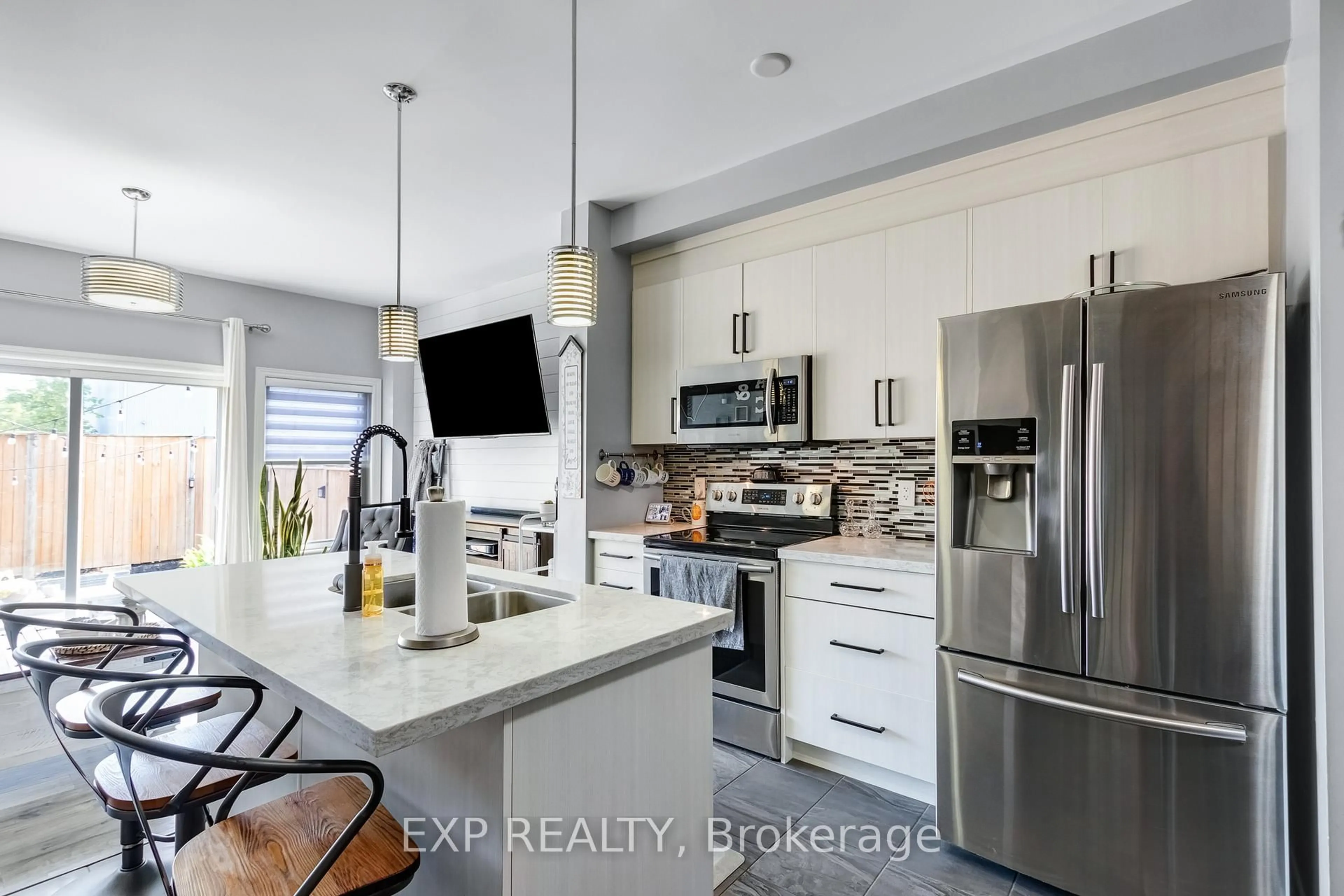 Open concept kitchen, ceramic/tile floor for 688 Dunn Ave, Hamilton Ontario L8H 6M6