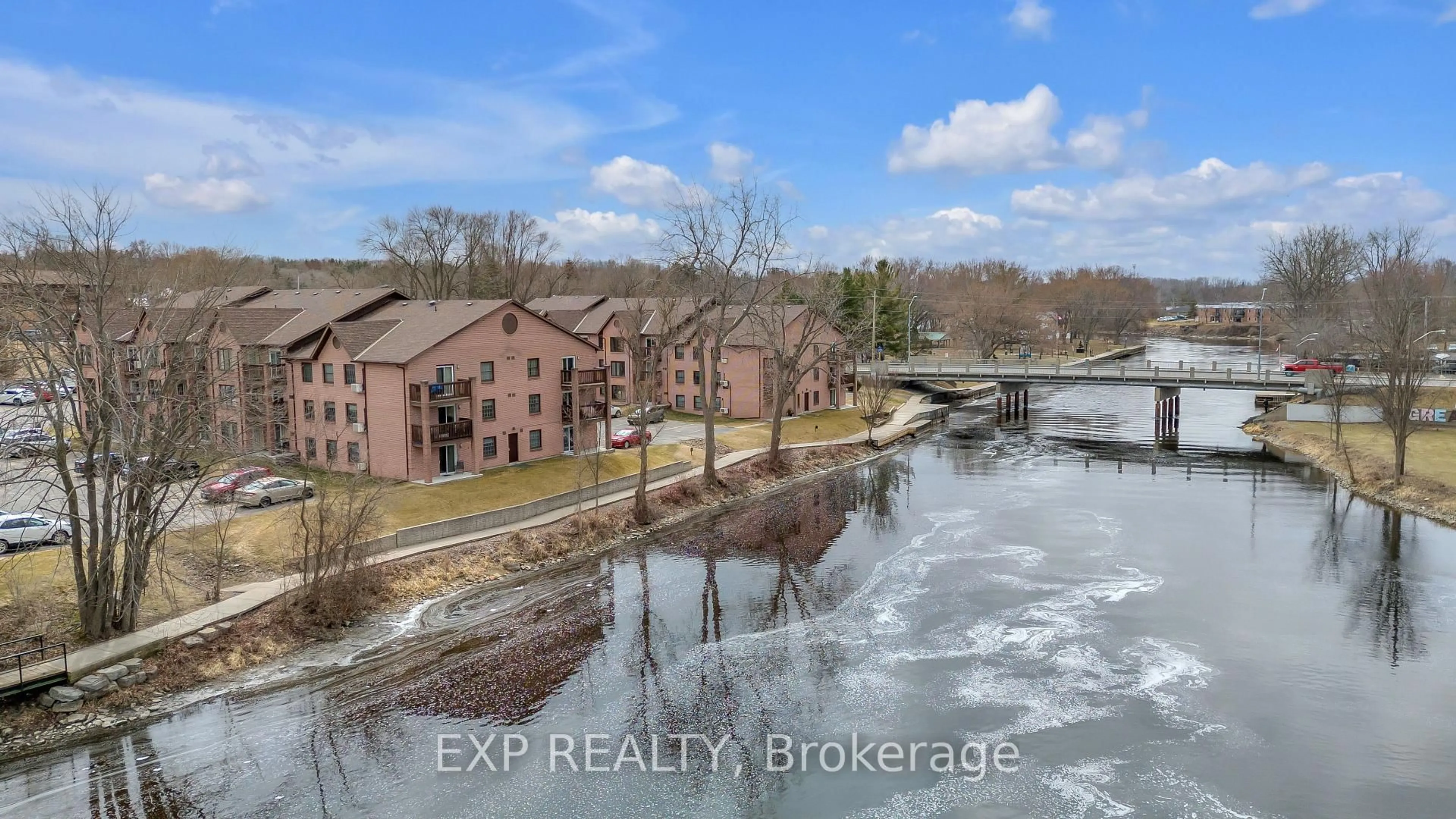 Blurry image for 9 Centre St #104, Greater Napanee Ontario K7R 3X3