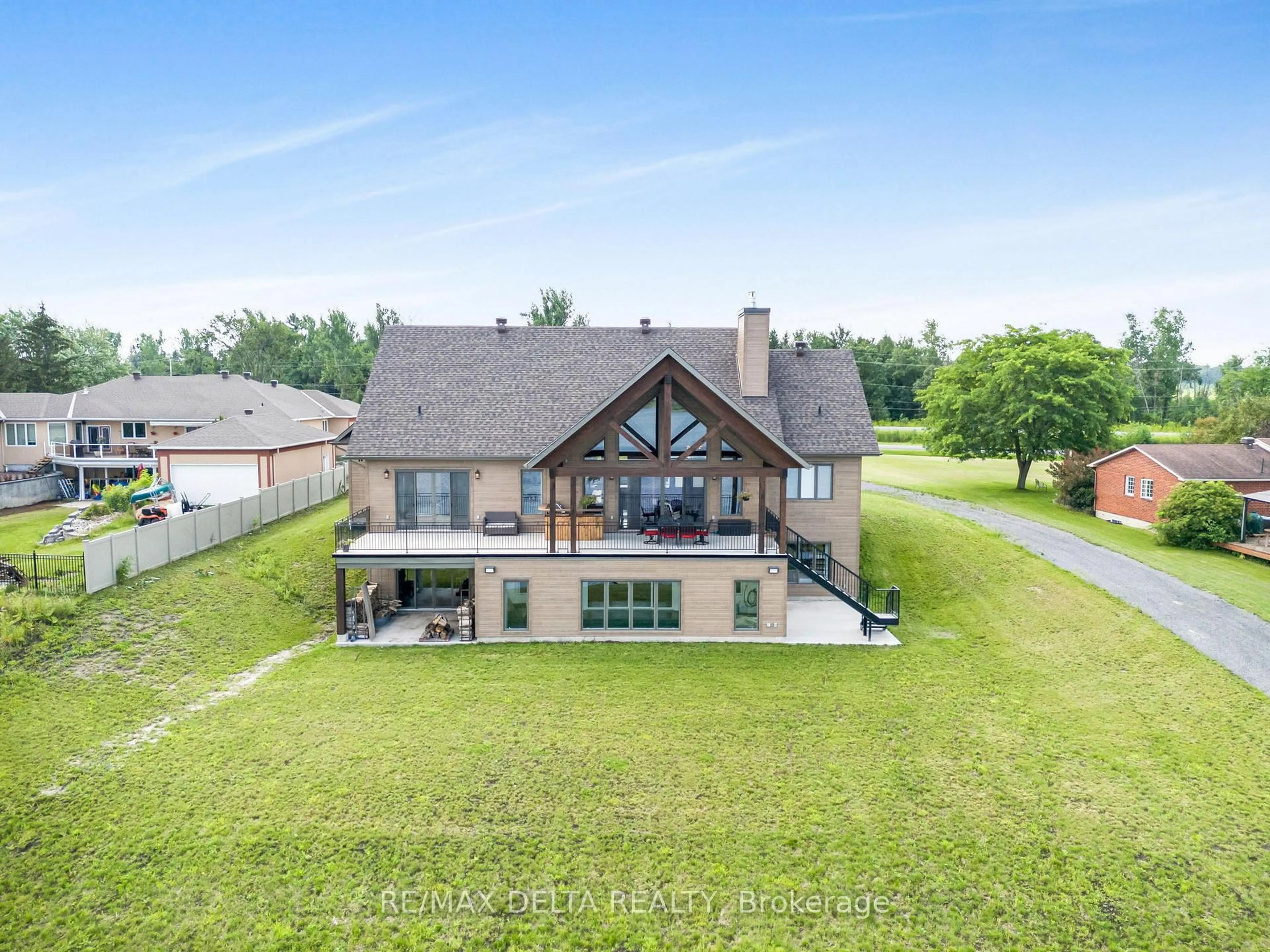 A pic from outside/outdoor area/front of a property/back of a property/a pic from drone, water/lake/river/ocean view for 3815 Old Highway 17 Rd, Clarence-Rockland Ontario K4K 1W2