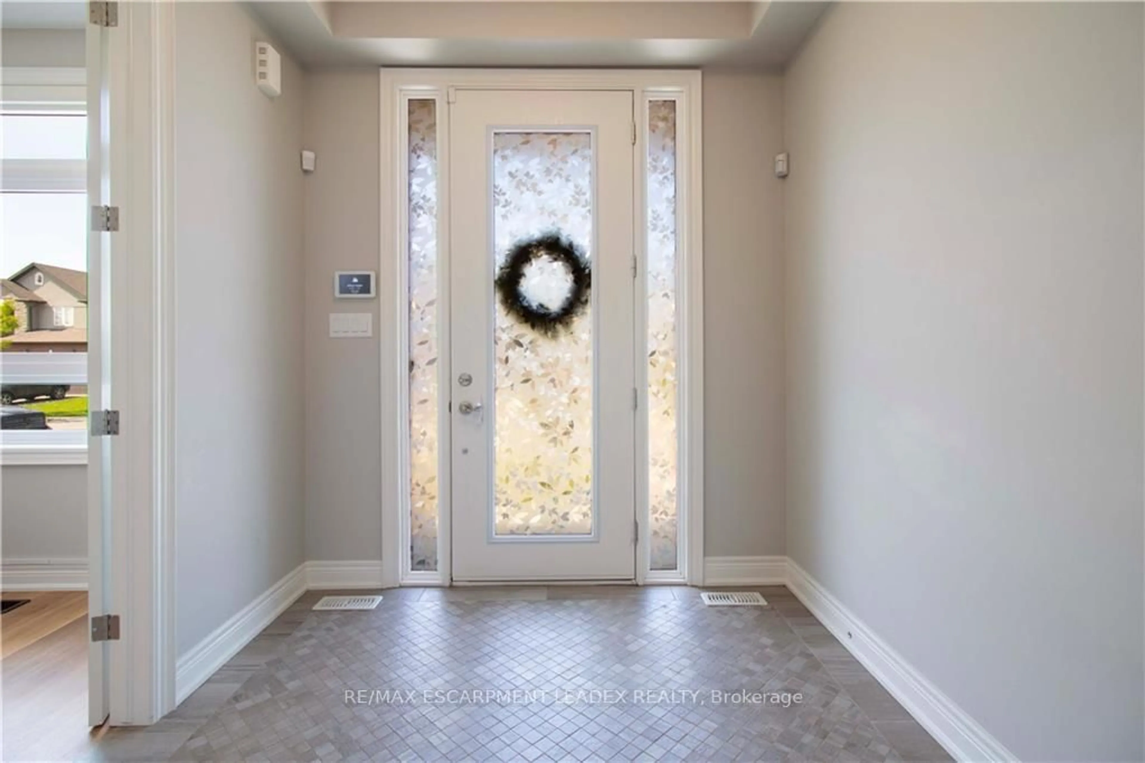 Indoor entryway for 19 SECINARO Ave, Hamilton Ontario L9G 0C6