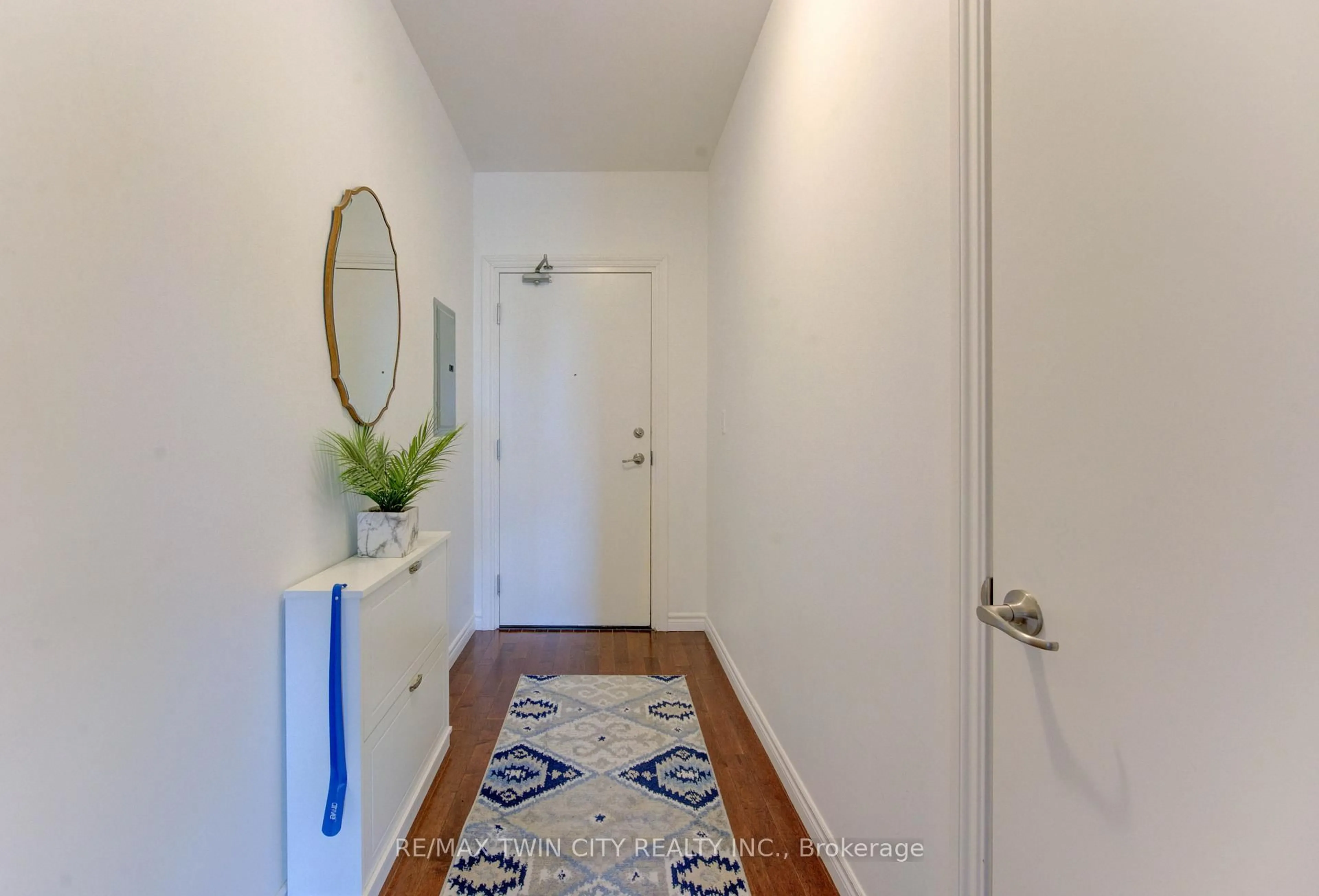 Unknown for 223 Erb St #405, Waterloo Ontario N2L 0B3