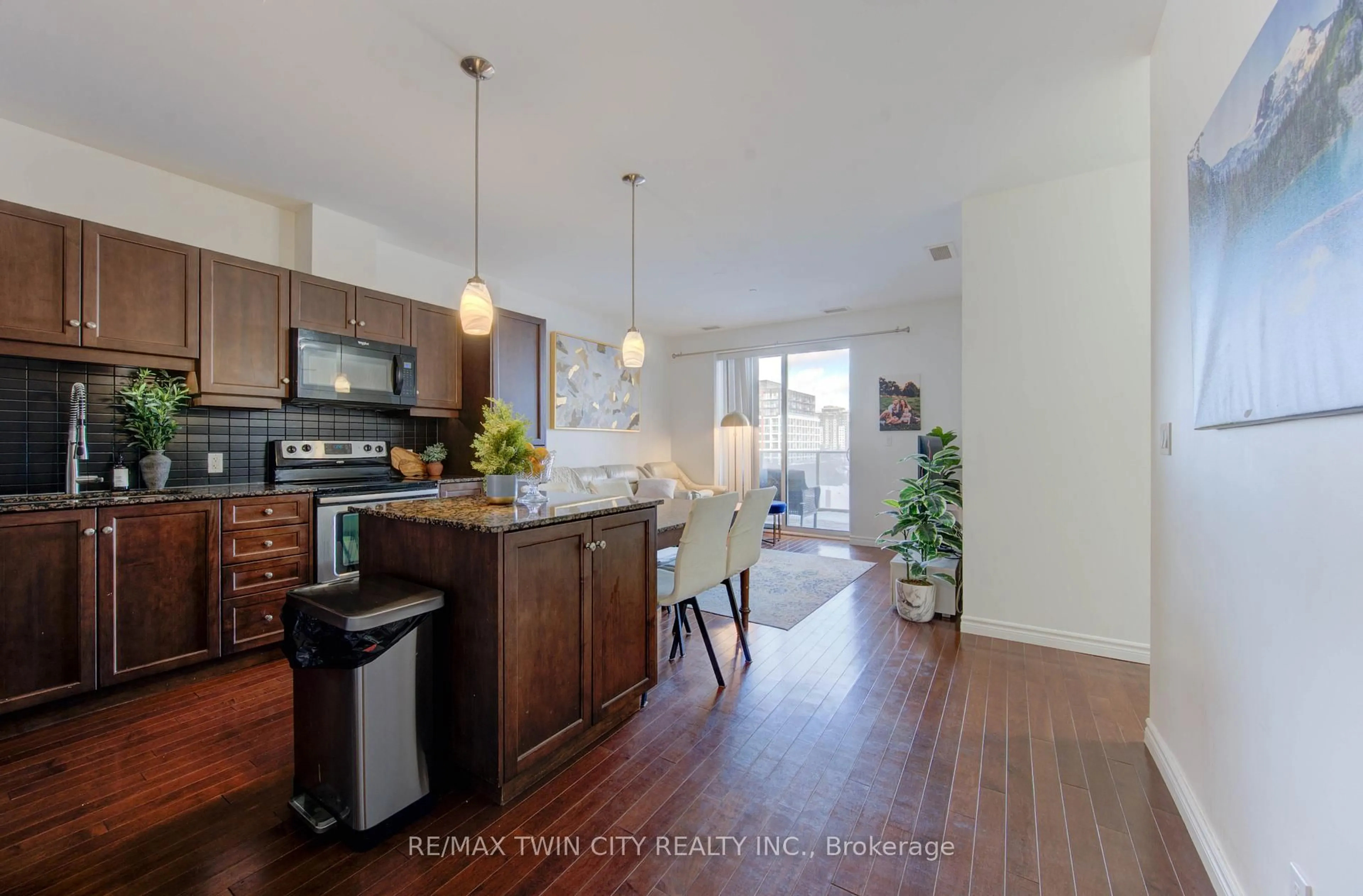 Unknown for 223 Erb St #405, Waterloo Ontario N2L 0B3