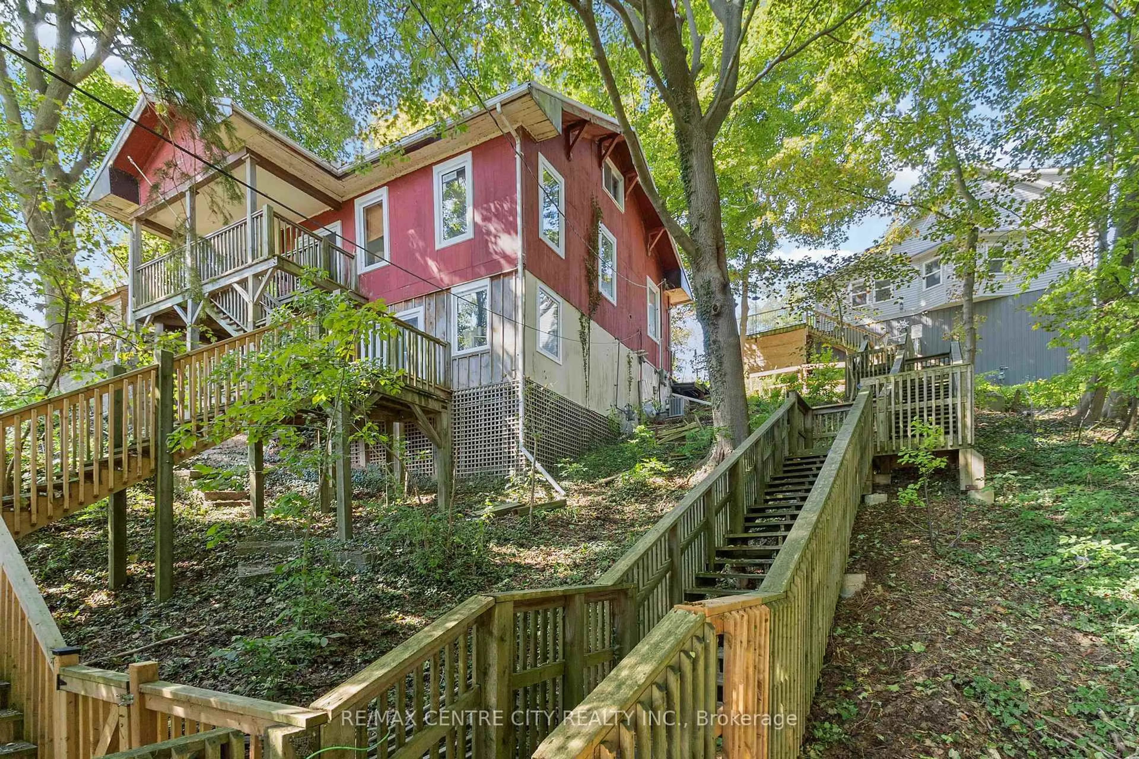 Unknown for 348 Erie St, Central Elgin Ontario N5L 1E3