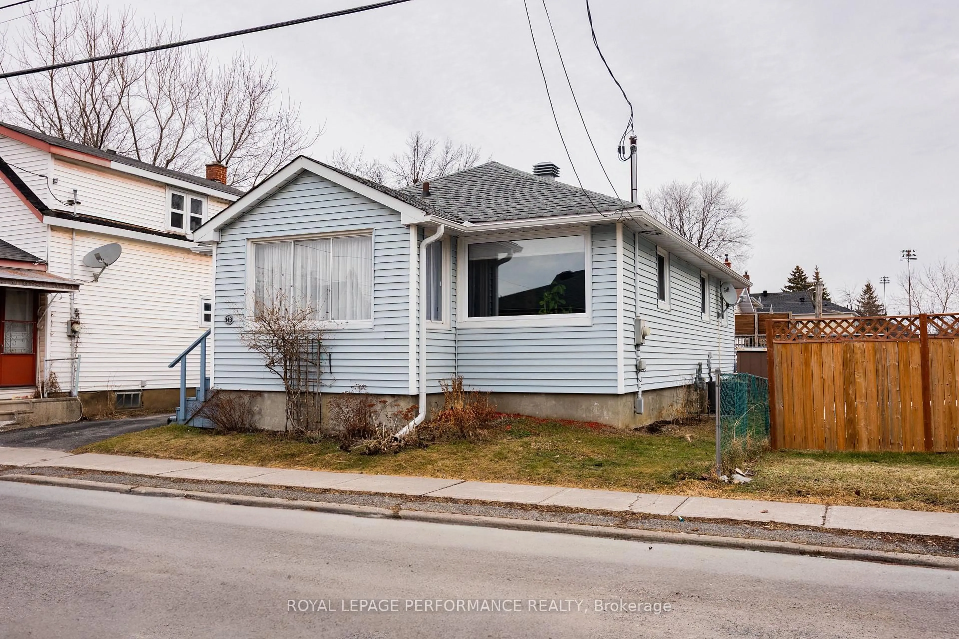 Unknown for 343 Gloucester St, Cornwall Ontario K6H 3X1