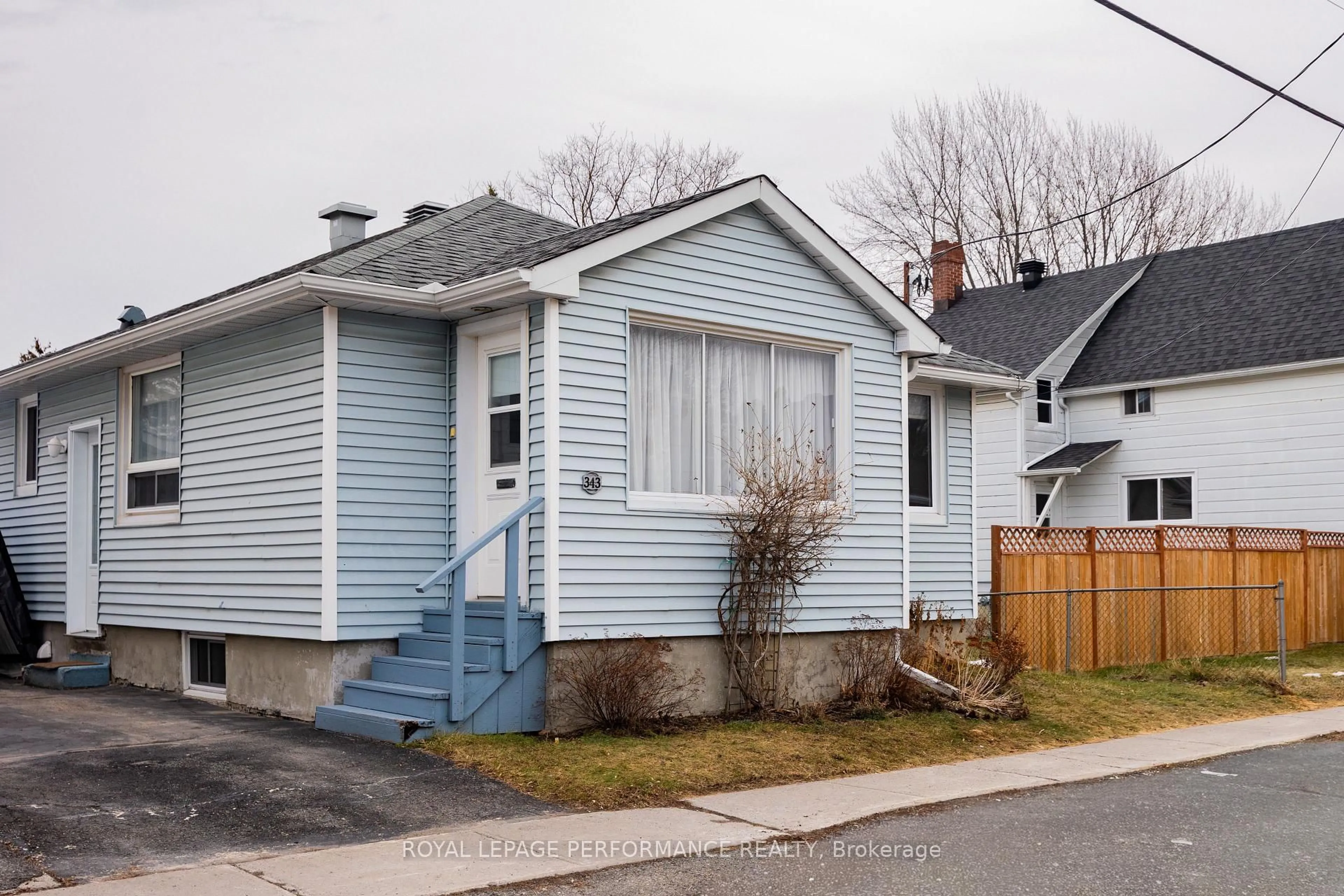 Home with vinyl exterior material, street for 343 Gloucester St, Cornwall Ontario K6H 3X1