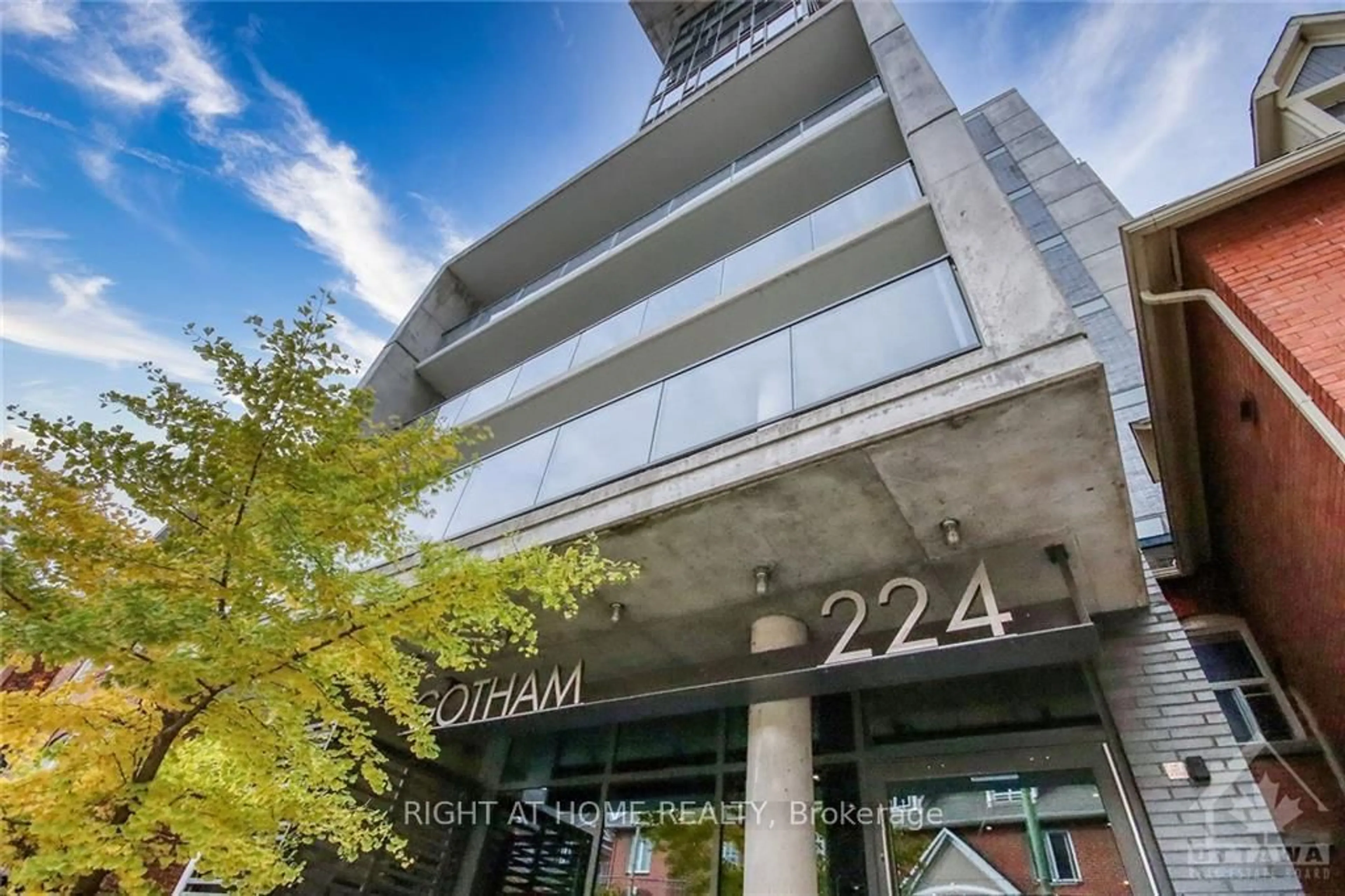 Indoor foyer for 224 Lyon St #1109, Ottawa Ontario K1R 0C1