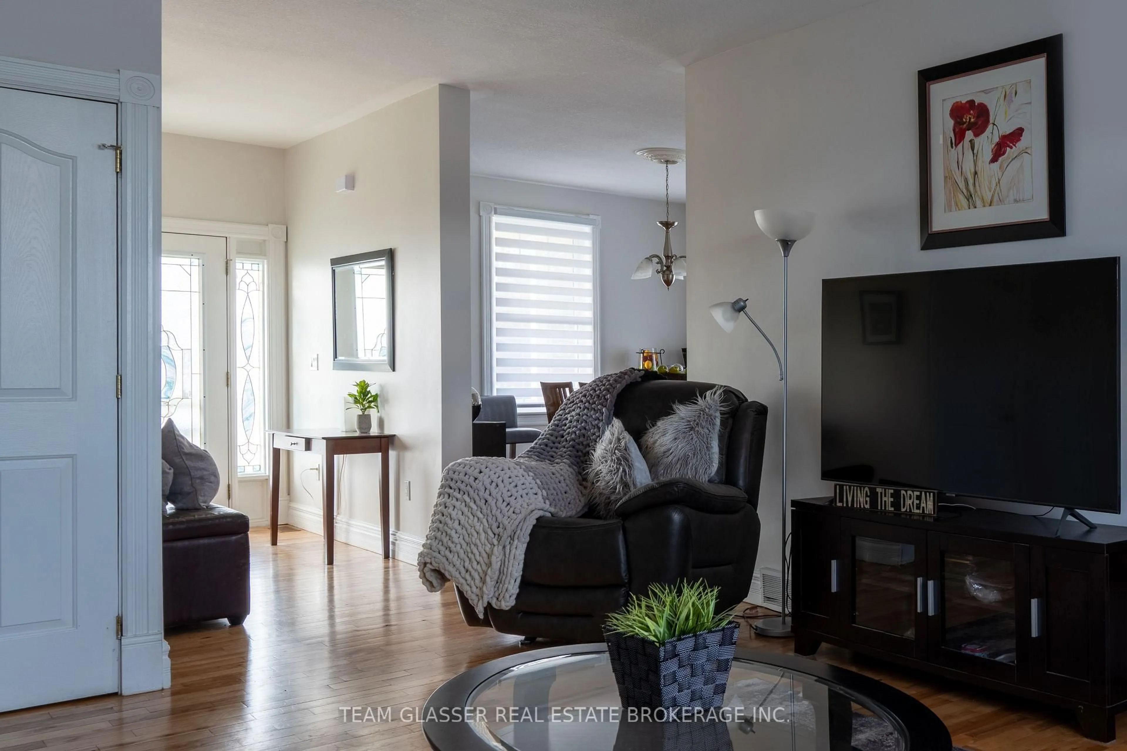 Living room with furniture, unknown for 139 Wesley St, Dutton/Dunwich Ontario N0L 1J0