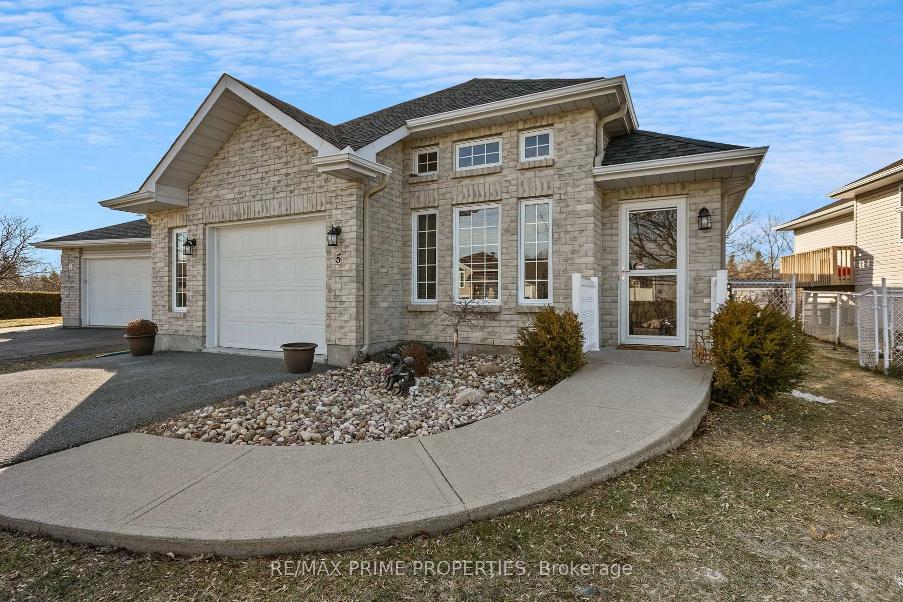 Home with brick exterior material, street for 5 GAIL ELIZABETH Crt, Cornwall Ontario K6H 0A7