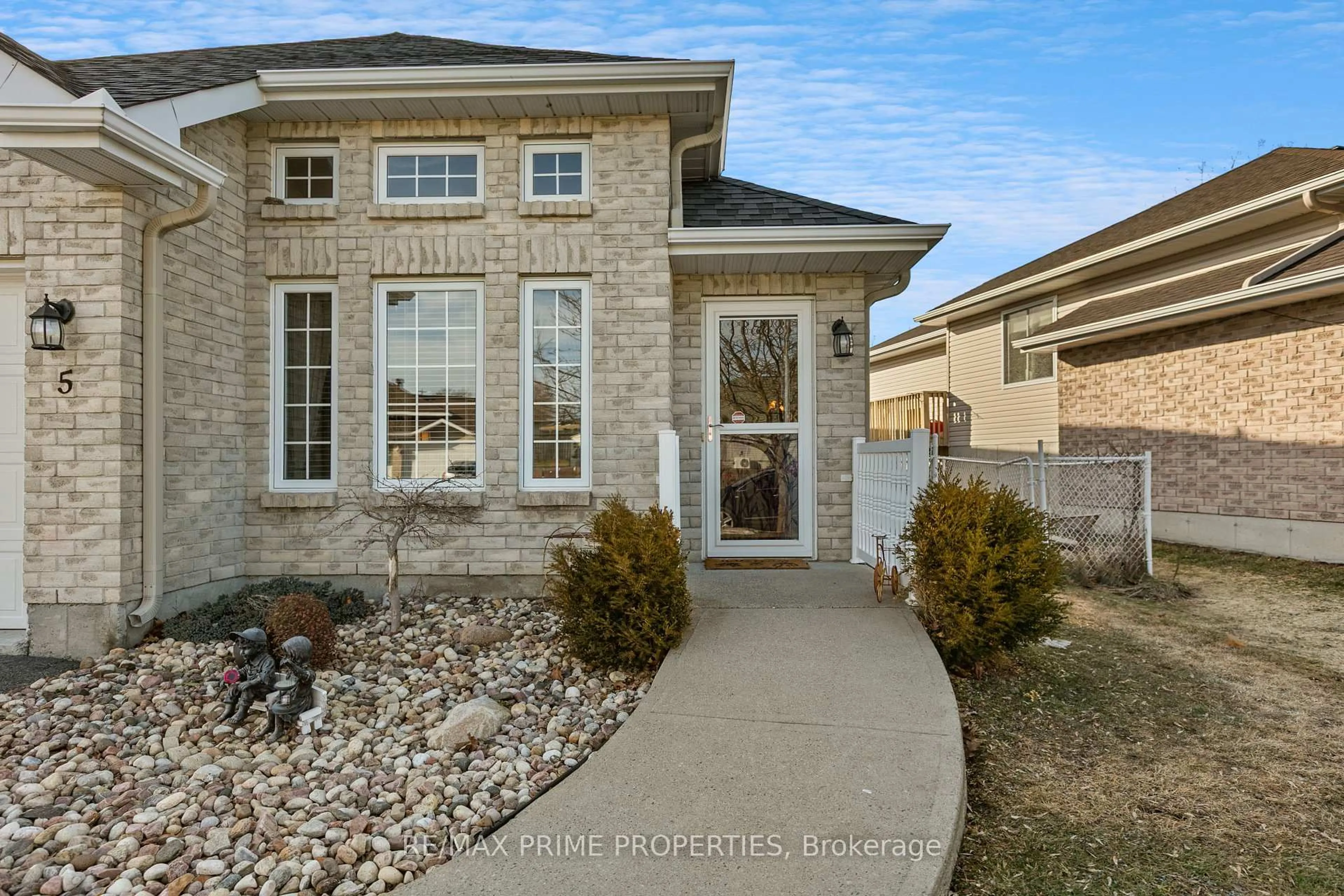 Home with brick exterior material, street for 5 GAIL ELIZABETH Crt, Cornwall Ontario K6H 0A7