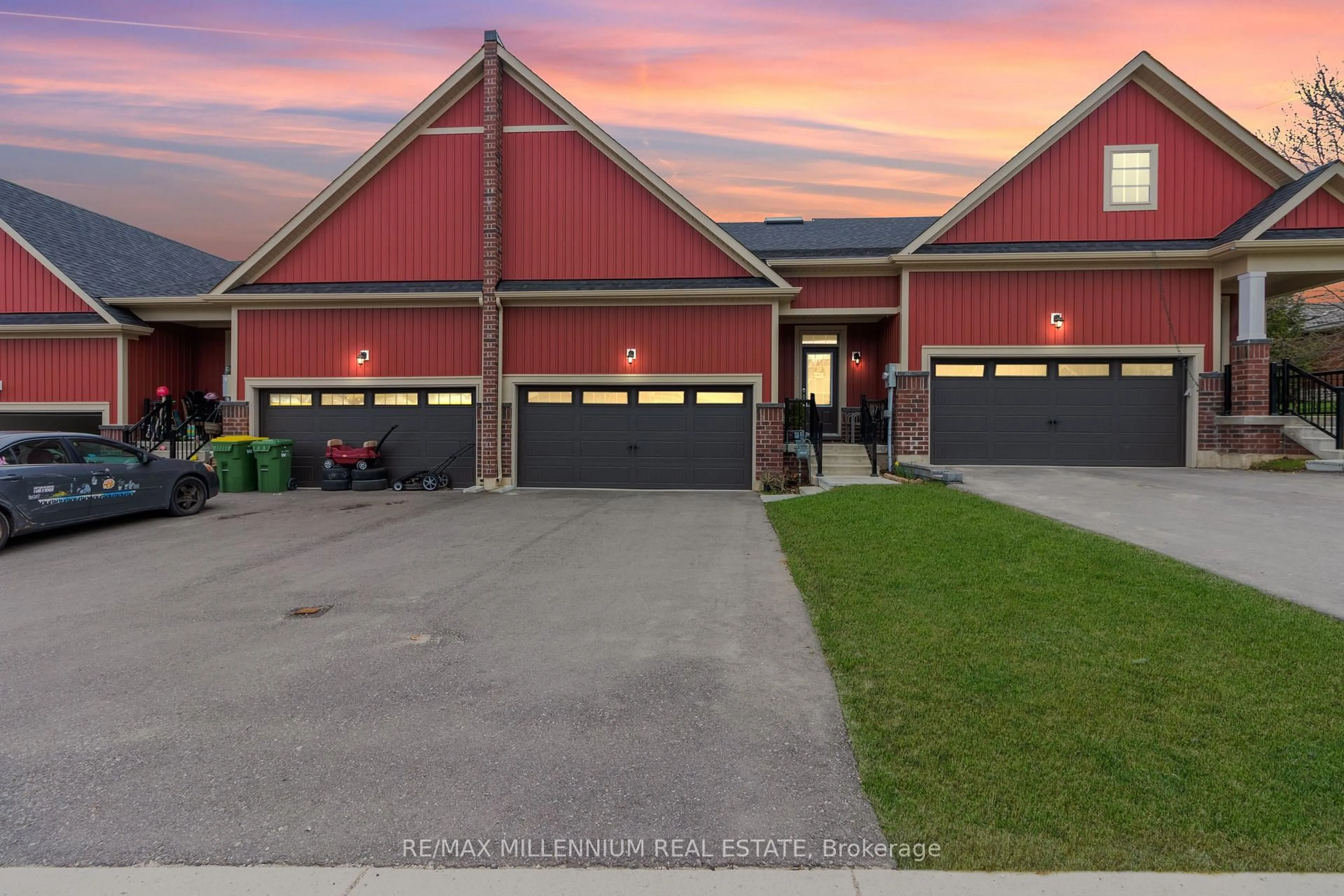 Indoor garage for 105 Stonebrook Way, Grey Highlands Ontario N0C 1H0