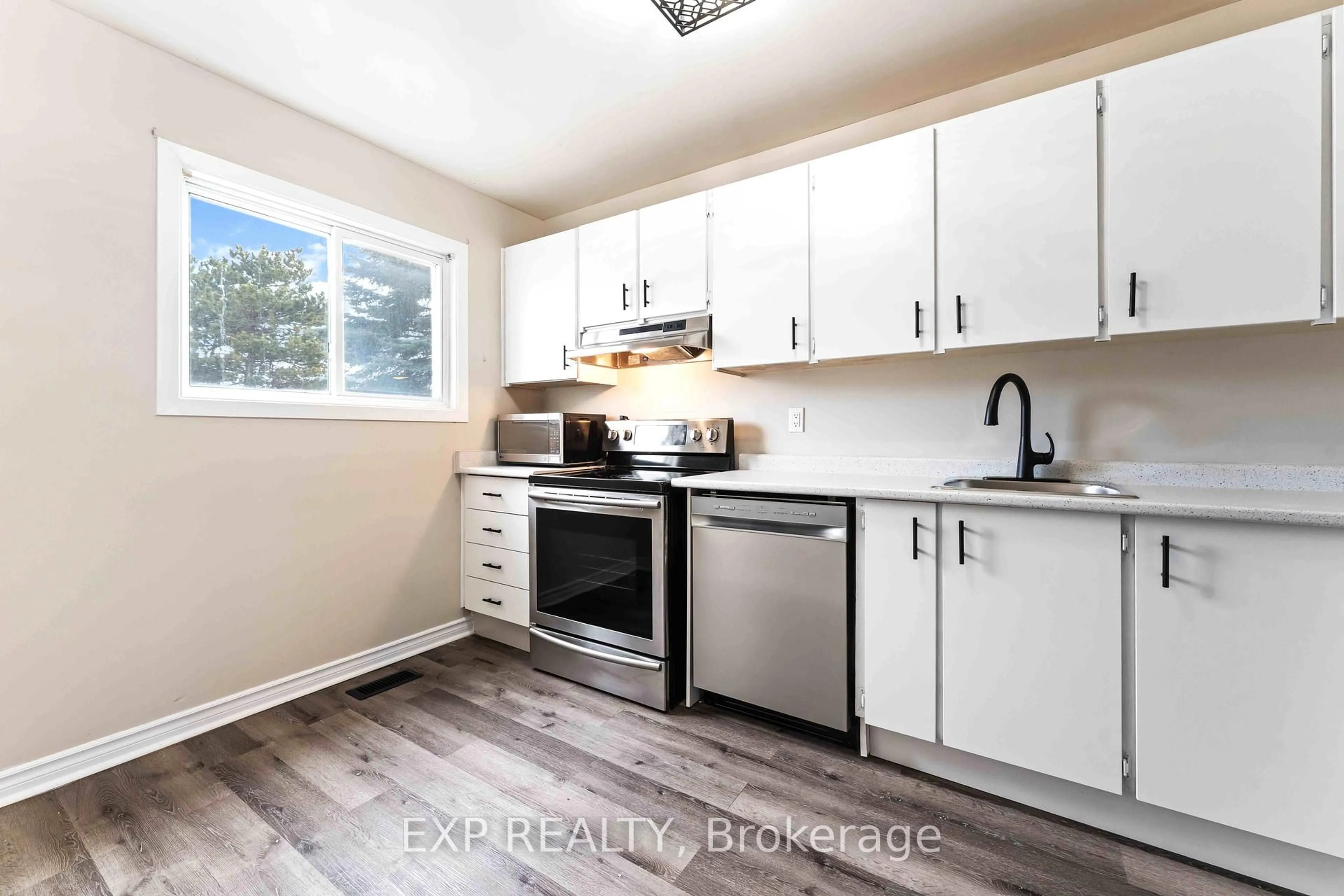 Standard kitchen, wood/laminate floor for 2659 Pimlico Cres #25, Ottawa Ontario K1T 2A6