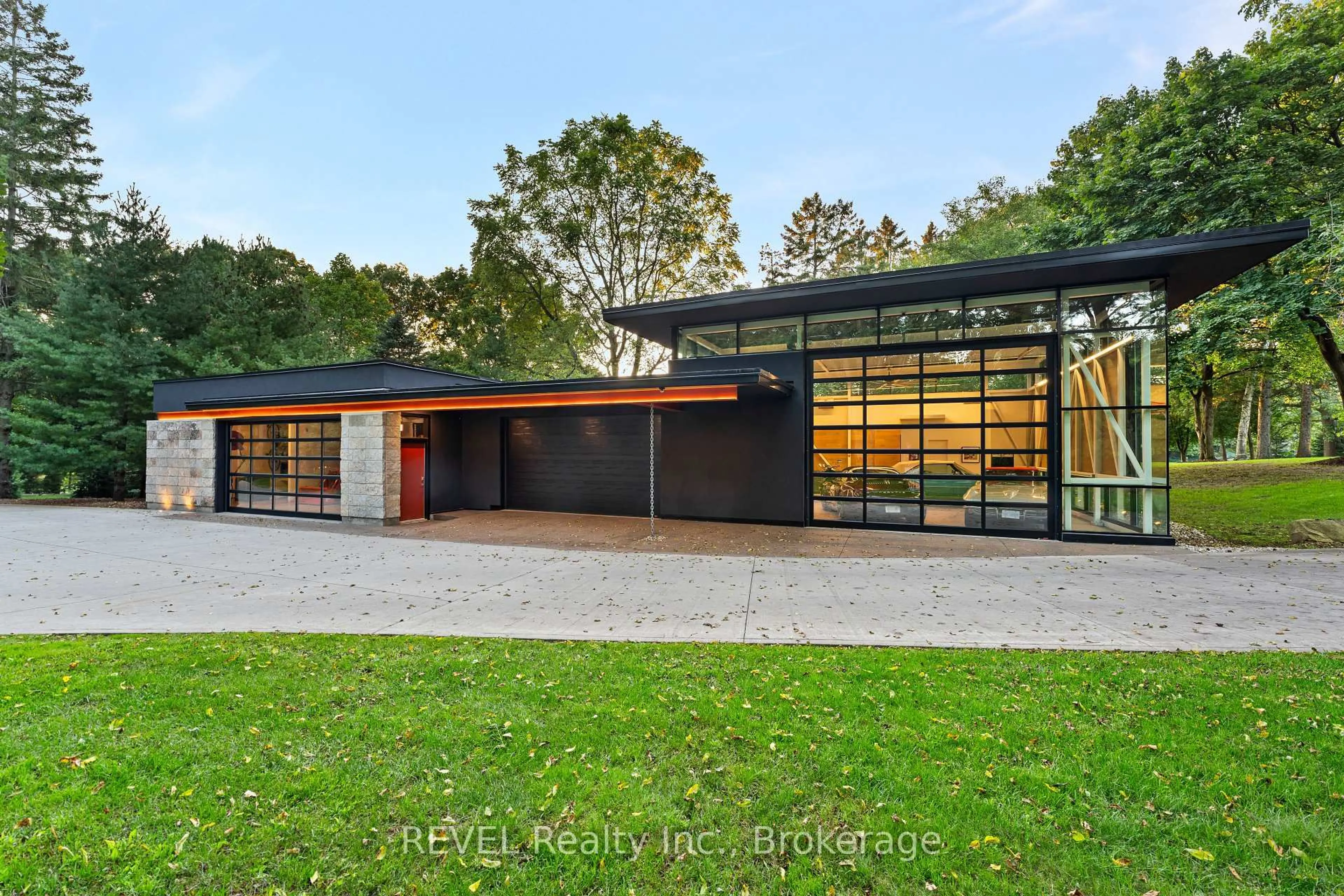 Home with brick exterior material, unknown for 250 Canboro Rd, Pelham Ontario L0S 1M0