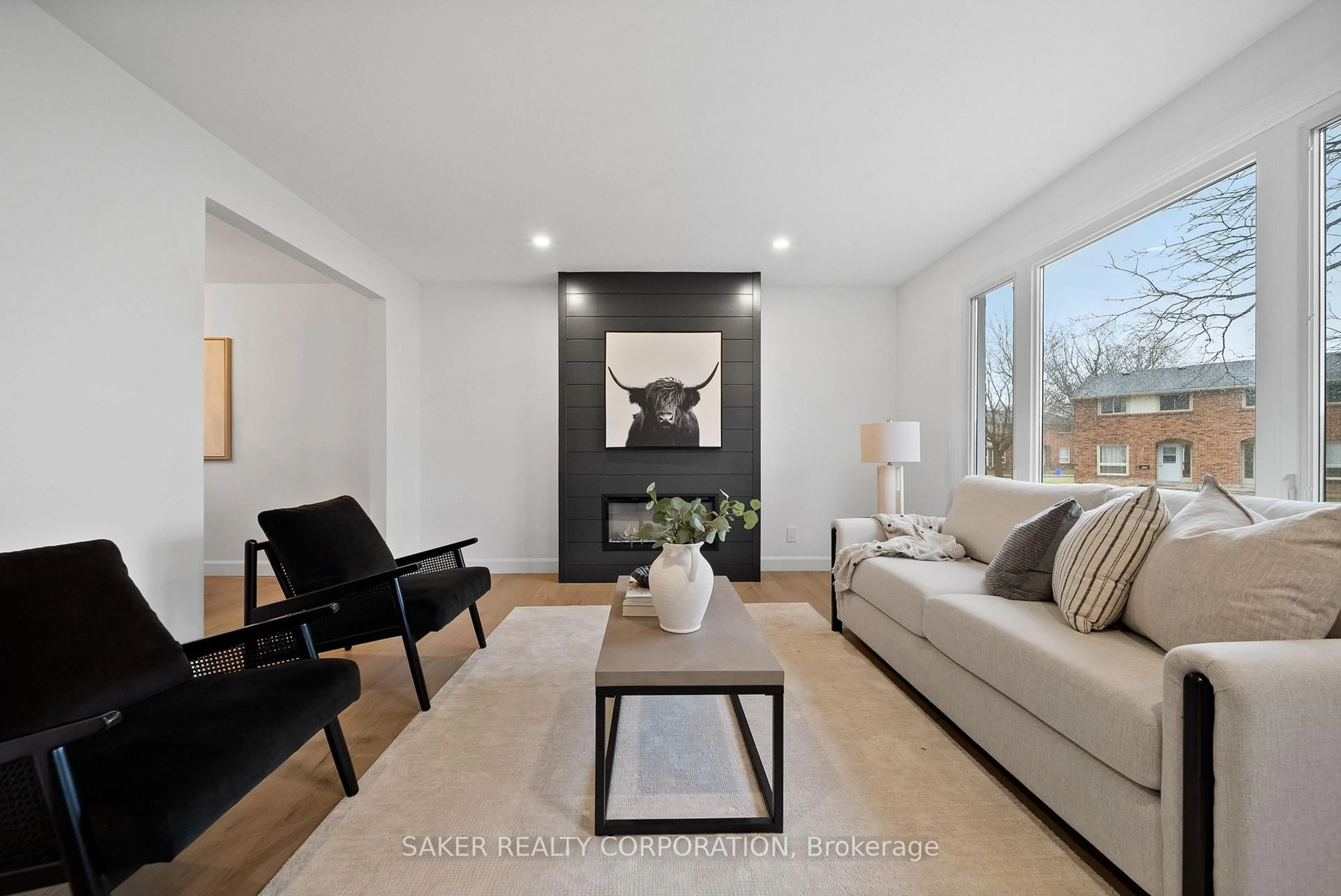 Living room with furniture, unknown for 206 Admiral Dr, London East Ontario N5V 1H8