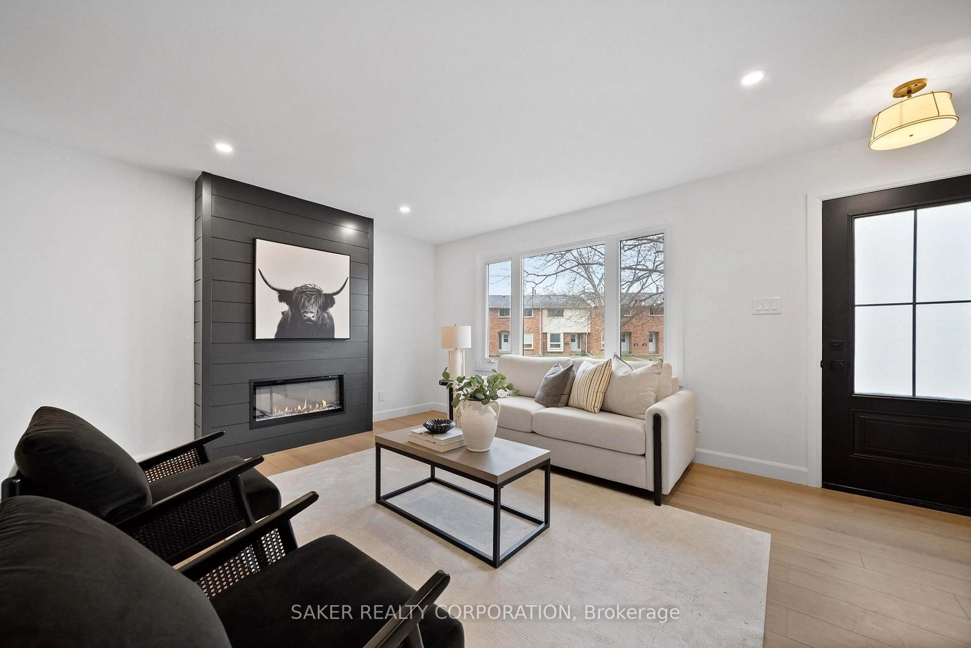 Living room with furniture, unknown for 206 Admiral Dr, London East Ontario N5V 1H8