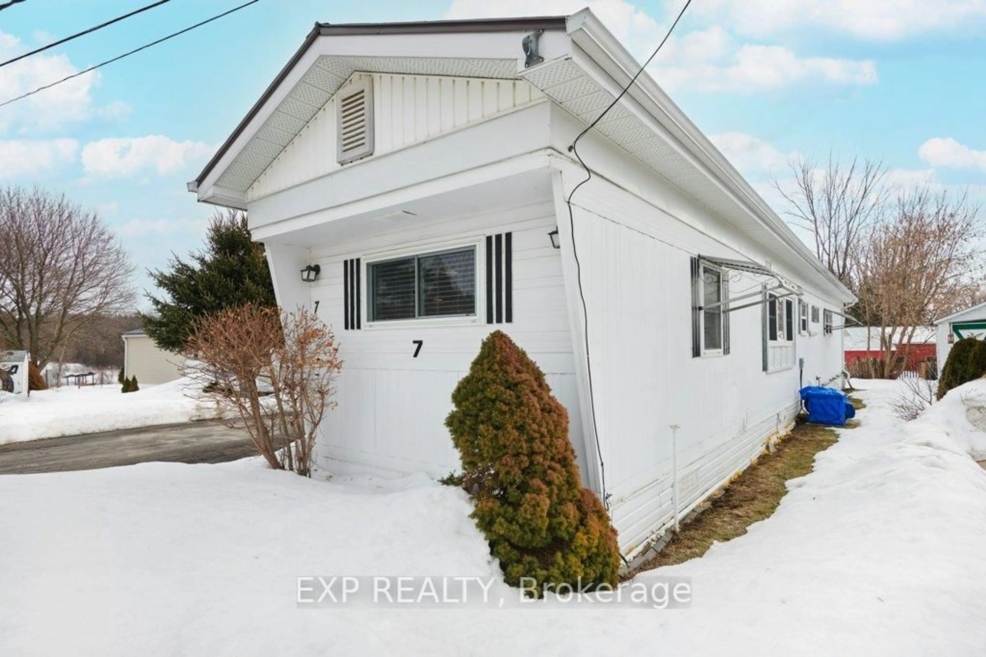 Home with vinyl exterior material, building for 1871 Oxford Ave #7, Elizabethtown-Kitley Ontario K6V 7B5