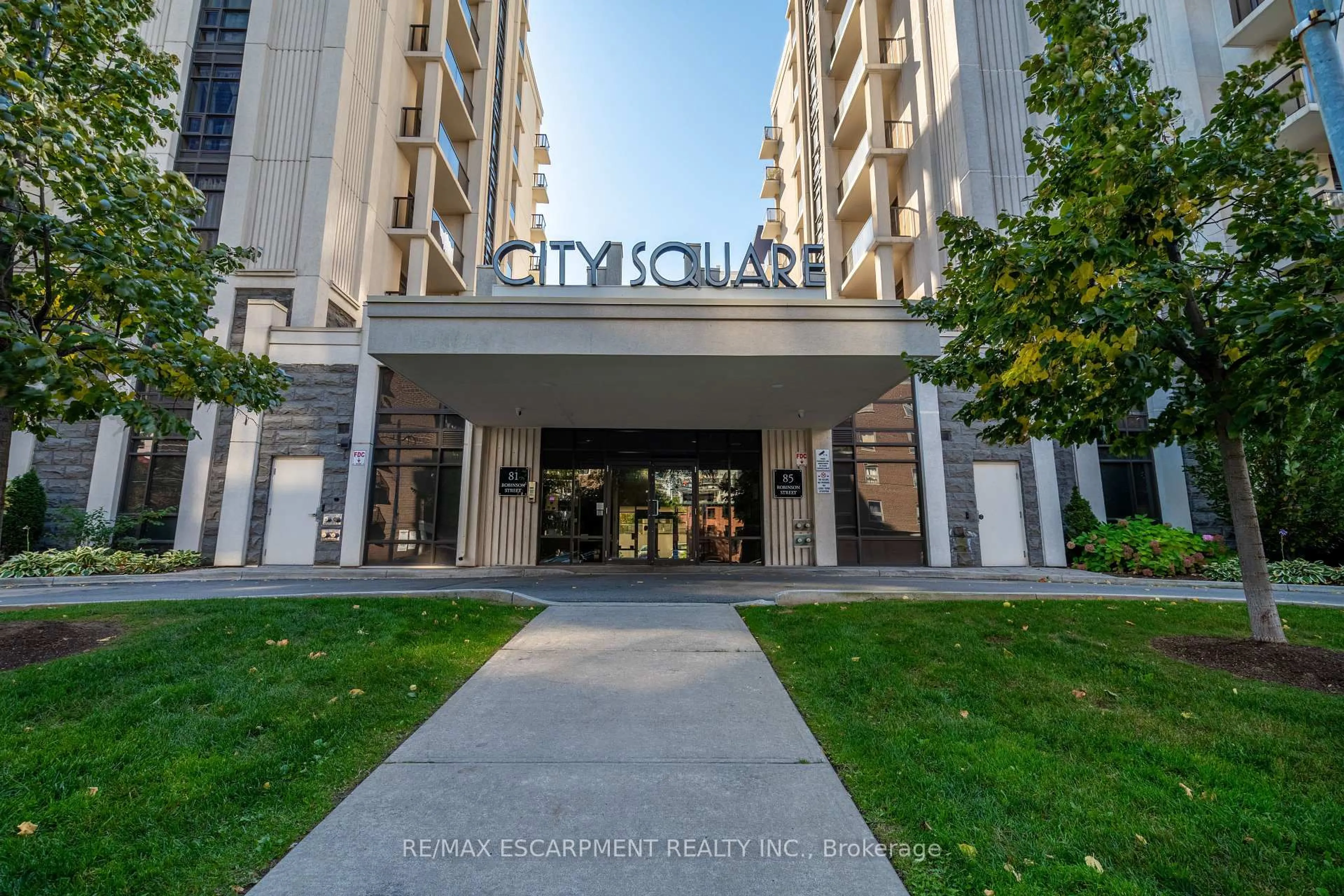 Indoor foyer for 85 Robinson St #509, Hamilton Ontario L8P 0B9