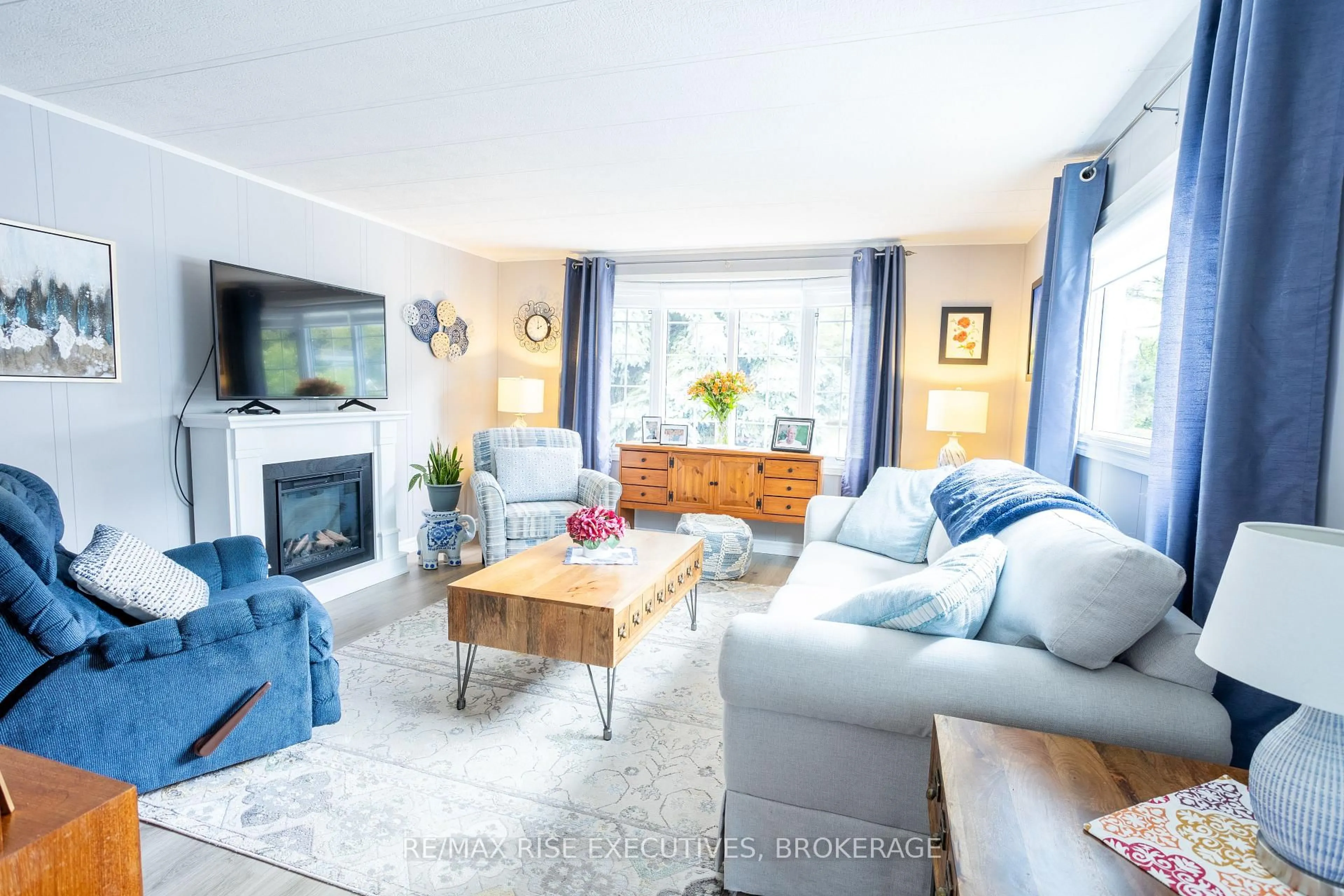 Living room with furniture, unknown for 21 Powley Garden Dr, Kingston Ontario K7K 6A2