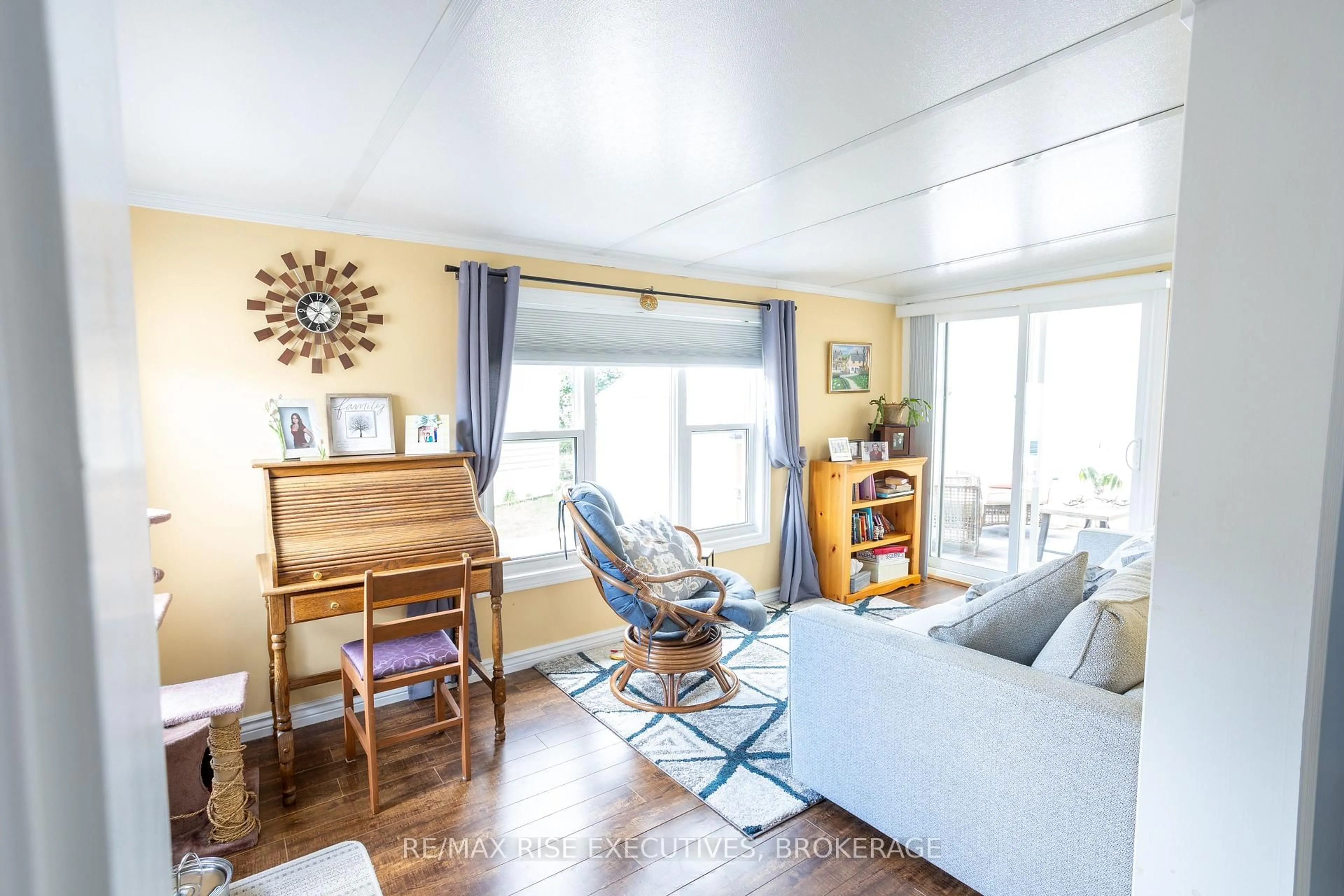 Living room with furniture, wood/laminate floor for 21 Powley Garden Dr, Kingston Ontario K7K 6A2