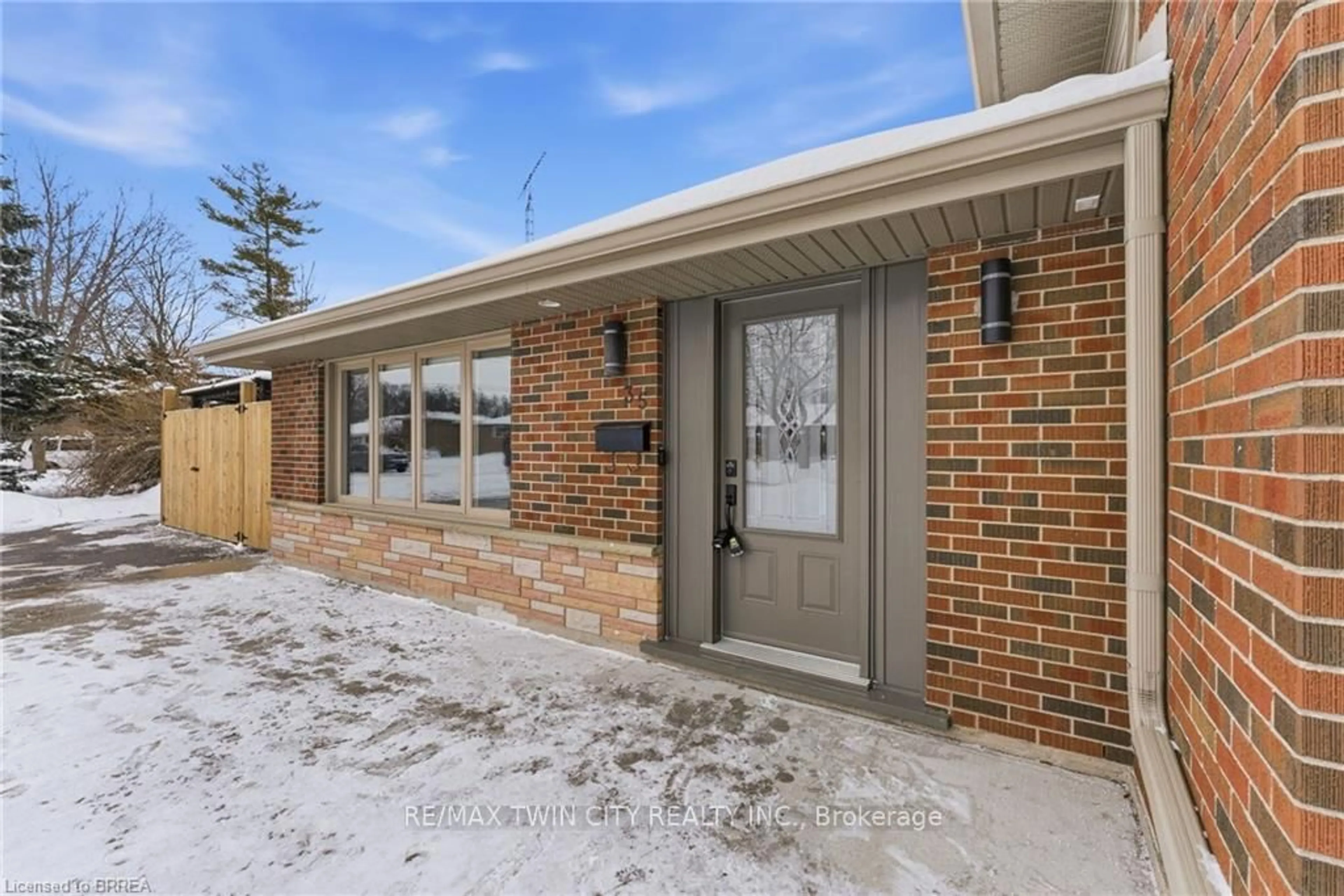 Home with brick exterior material, street for 35 Hickery Pl, Brantford Ontario N3S 3C7