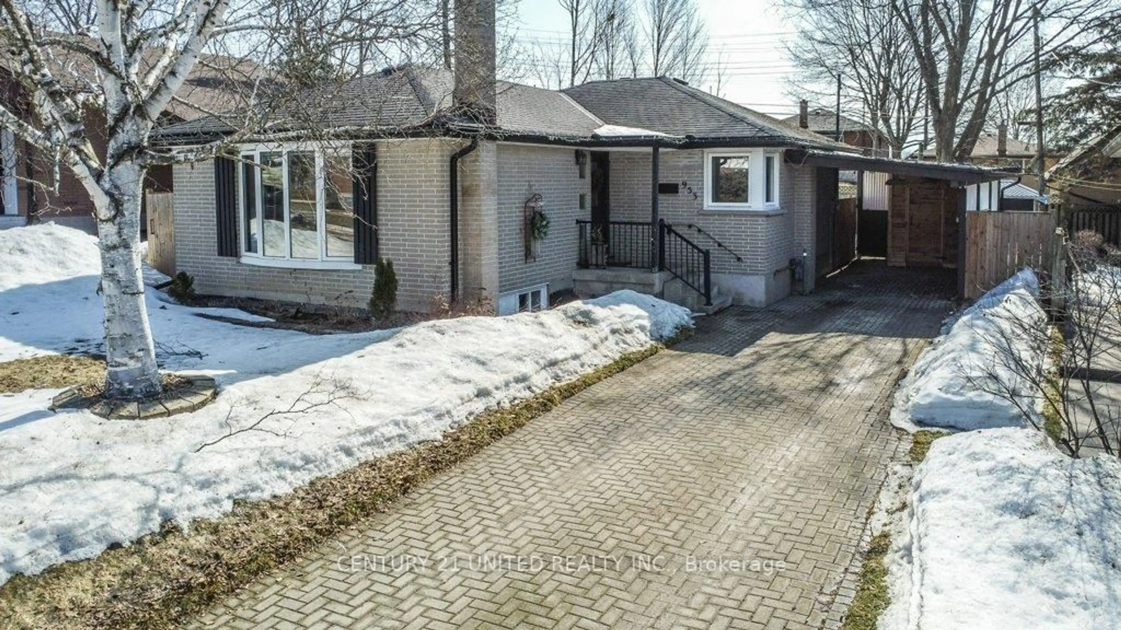 Patio, street for 953 Oriole Dr, Peterborough Ontario K9H 6K6