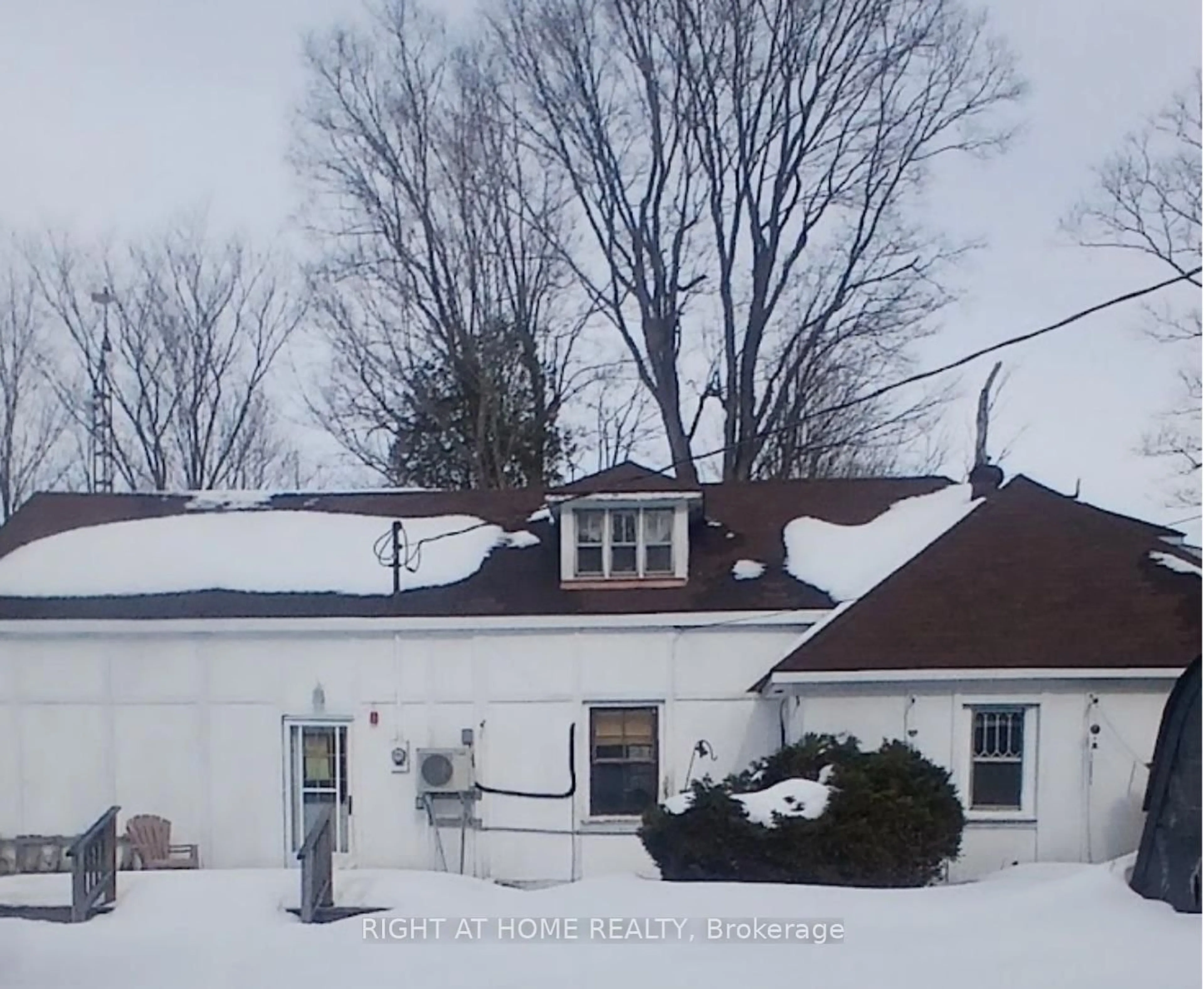 A pic from outside/outdoor area/front of a property/back of a property/a pic from drone, unknown for 3686 MAPLE Ave, Augusta Ontario K0E 1T0